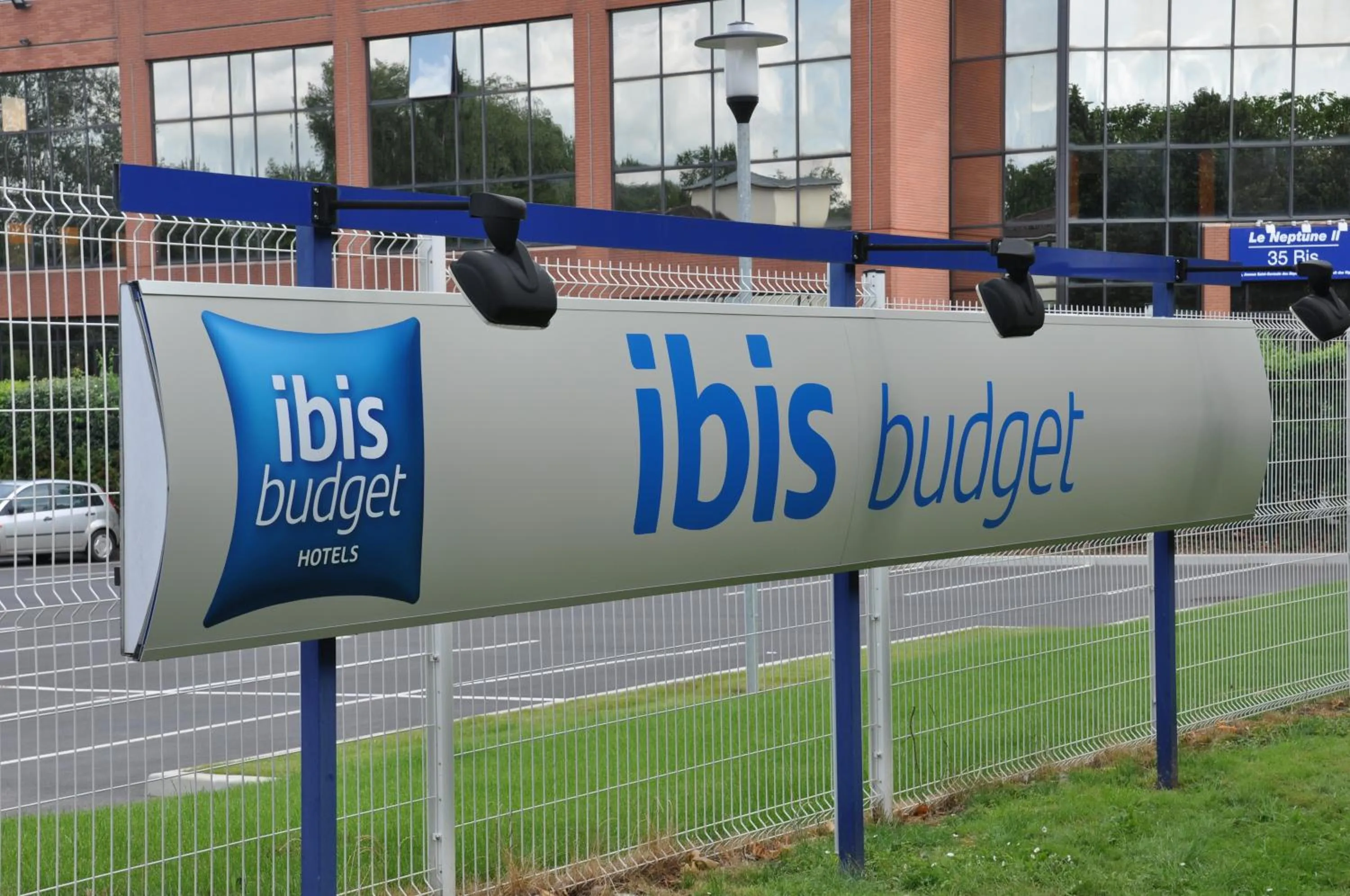 Logo/Certificate/Sign in ibis budget Marne la Vallée