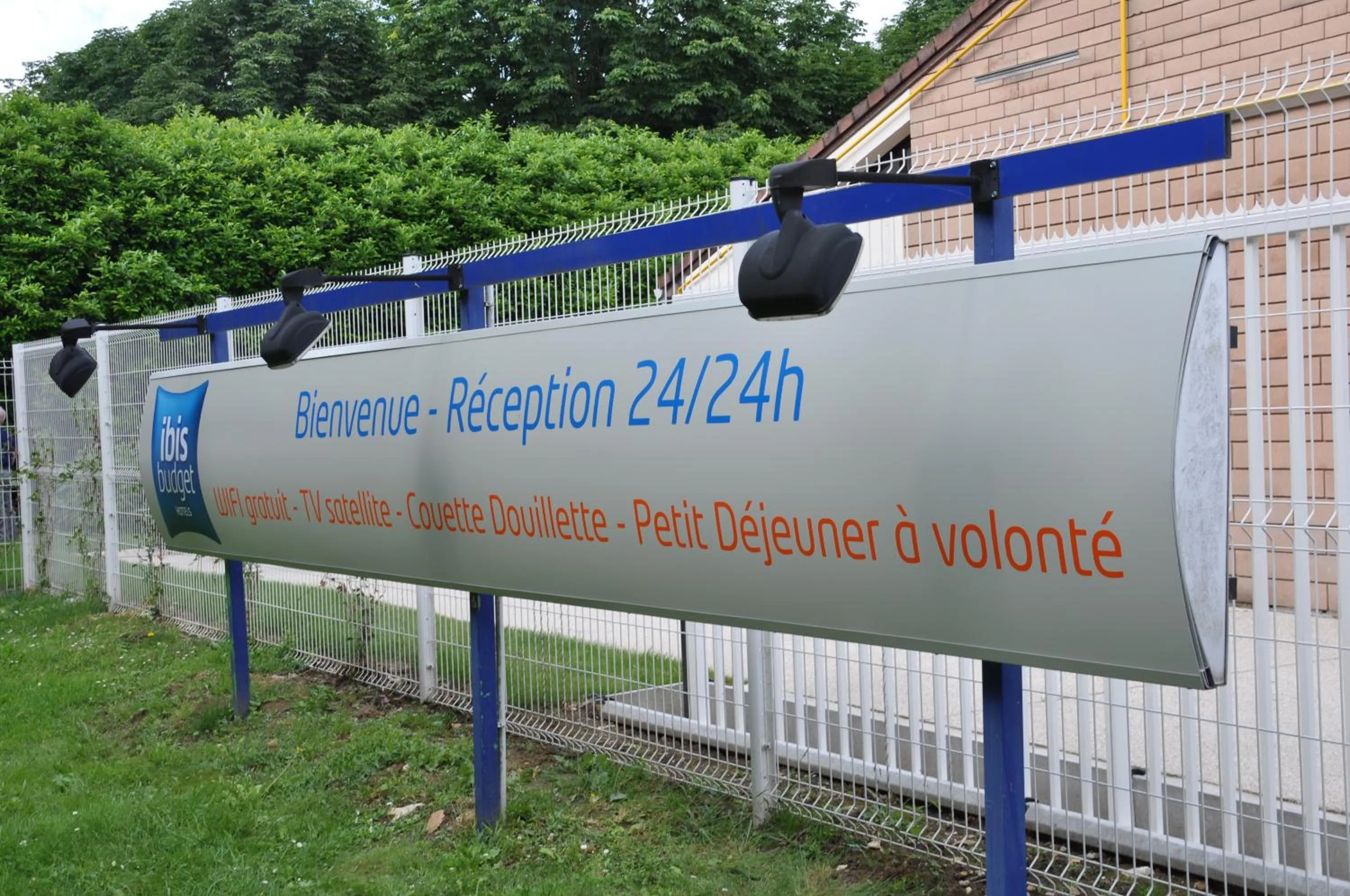 Logo/Certificate/Sign in ibis budget Marne la Vallée