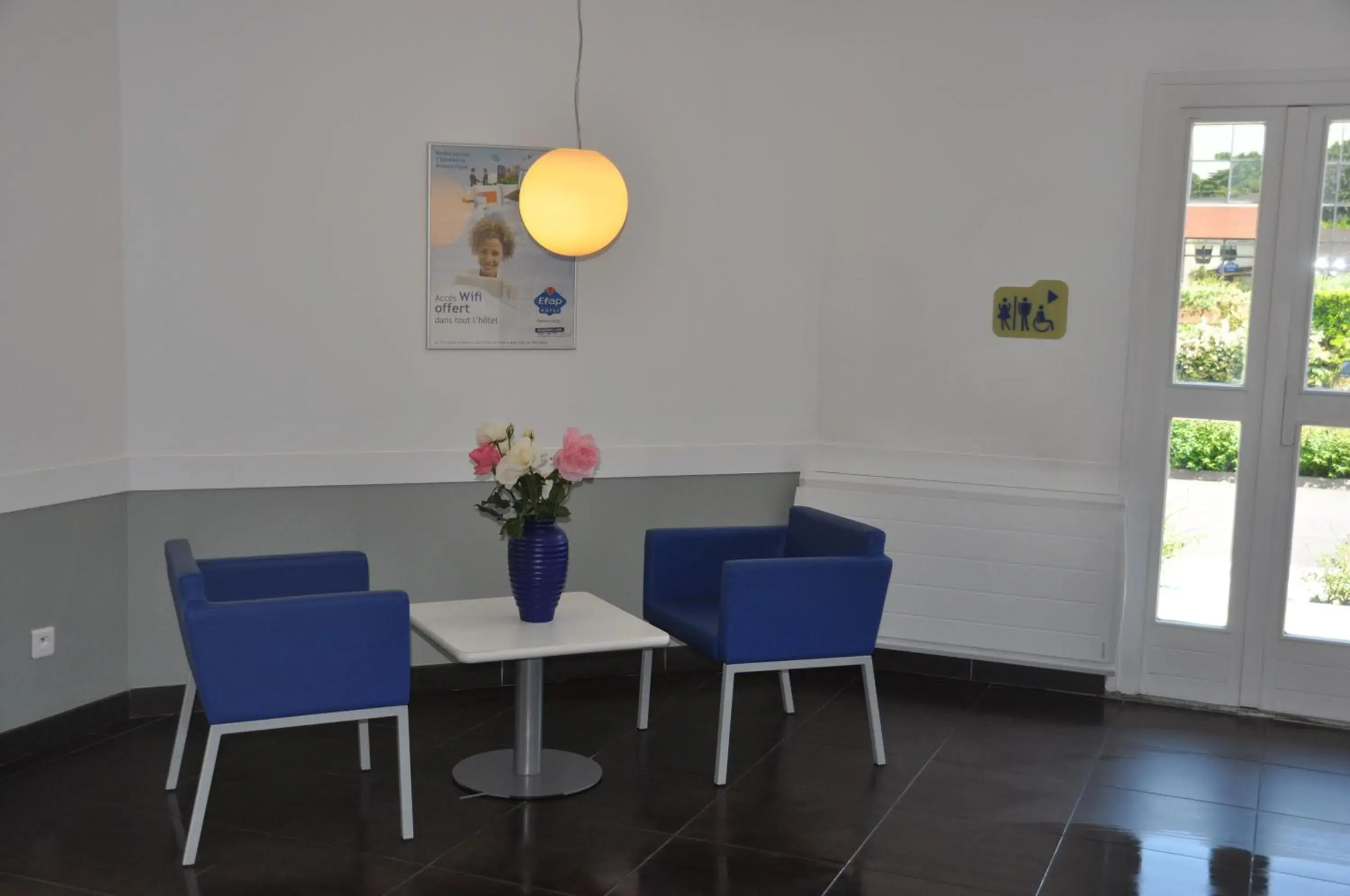 Lounge or bar in ibis budget Marne la Vallée Lounge or bar in ibis budget Marne la Vallée