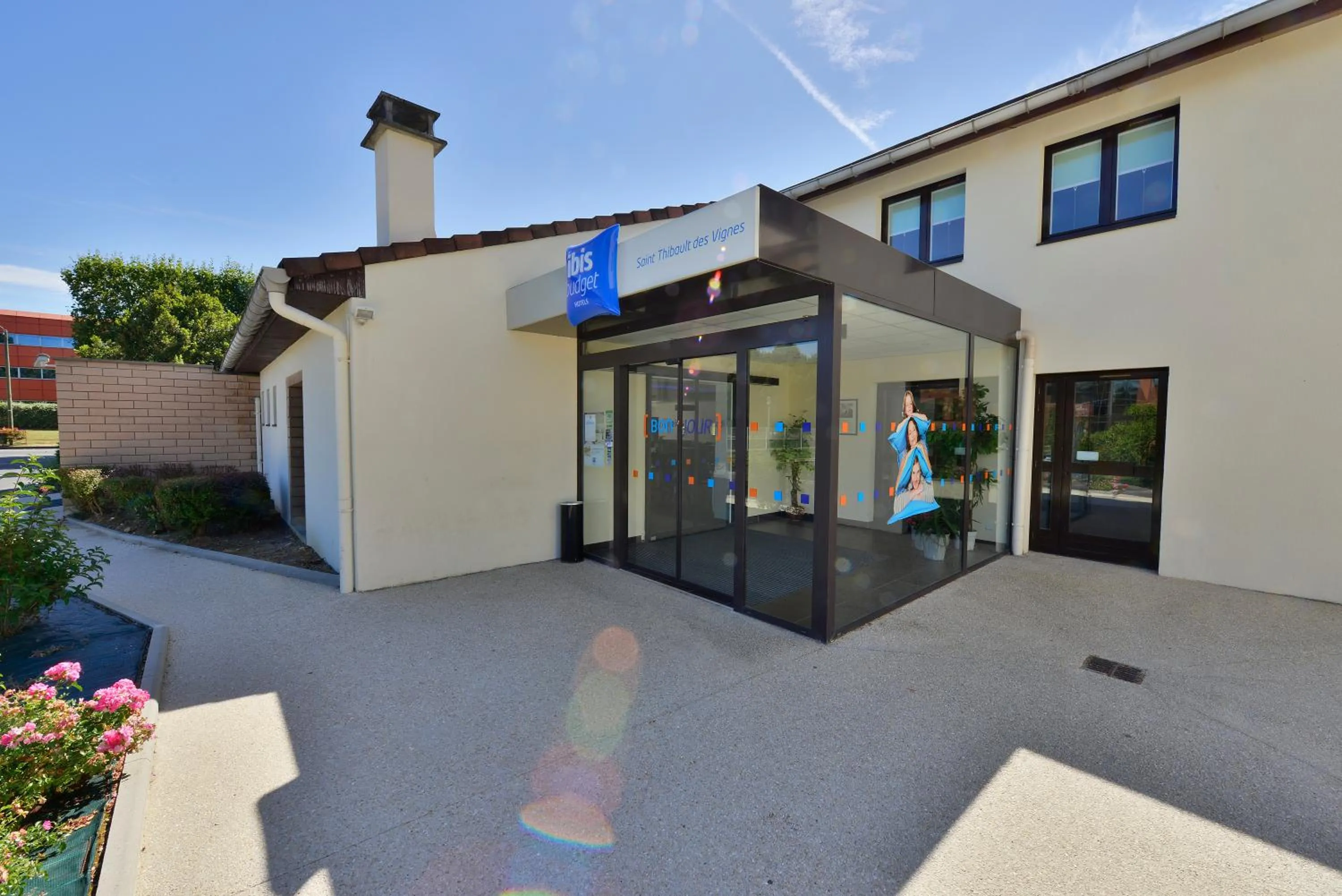 Facade/entrance in ibis budget Marne la Vallée