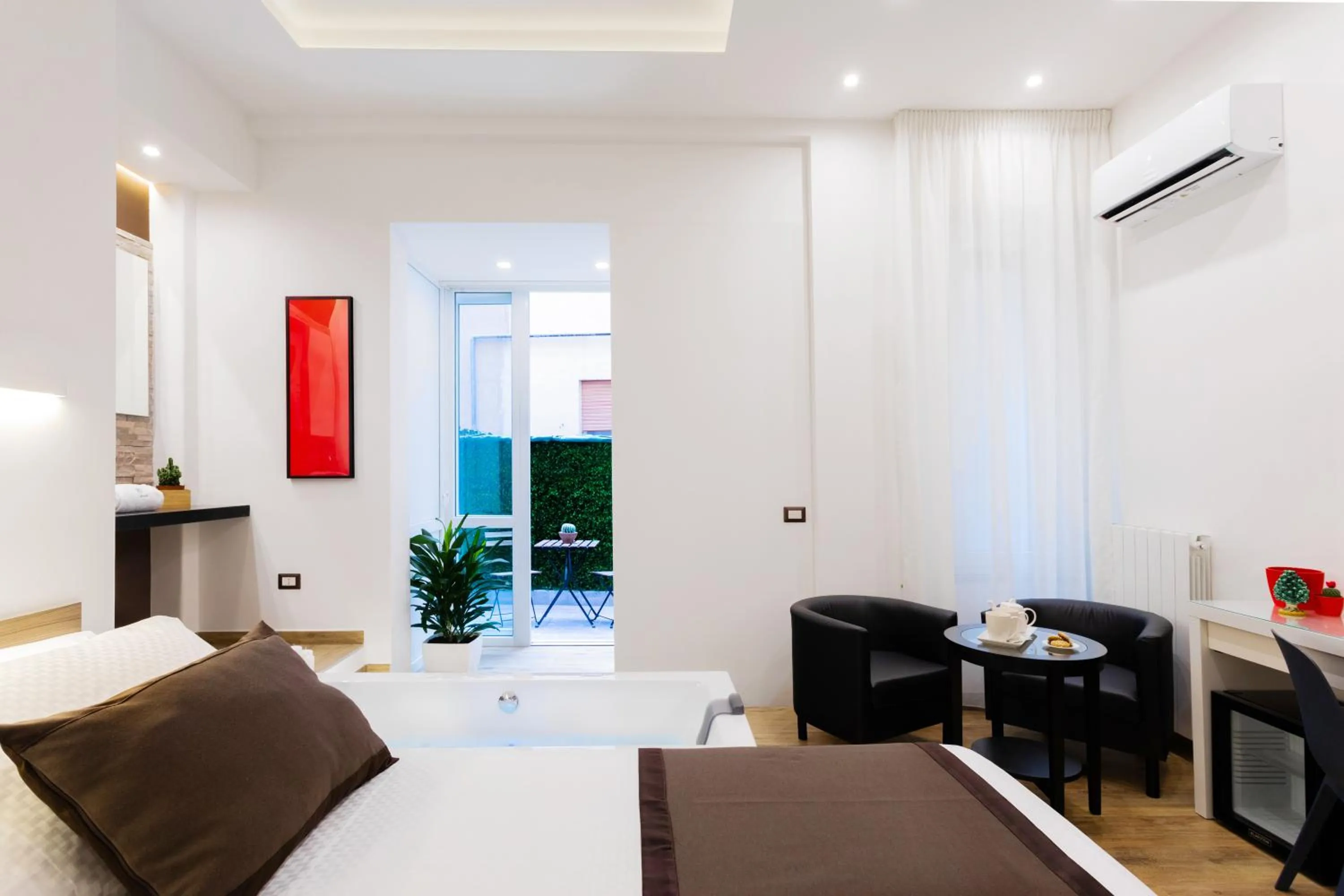 Hot Tub in Lighea aqua suites and breakfast