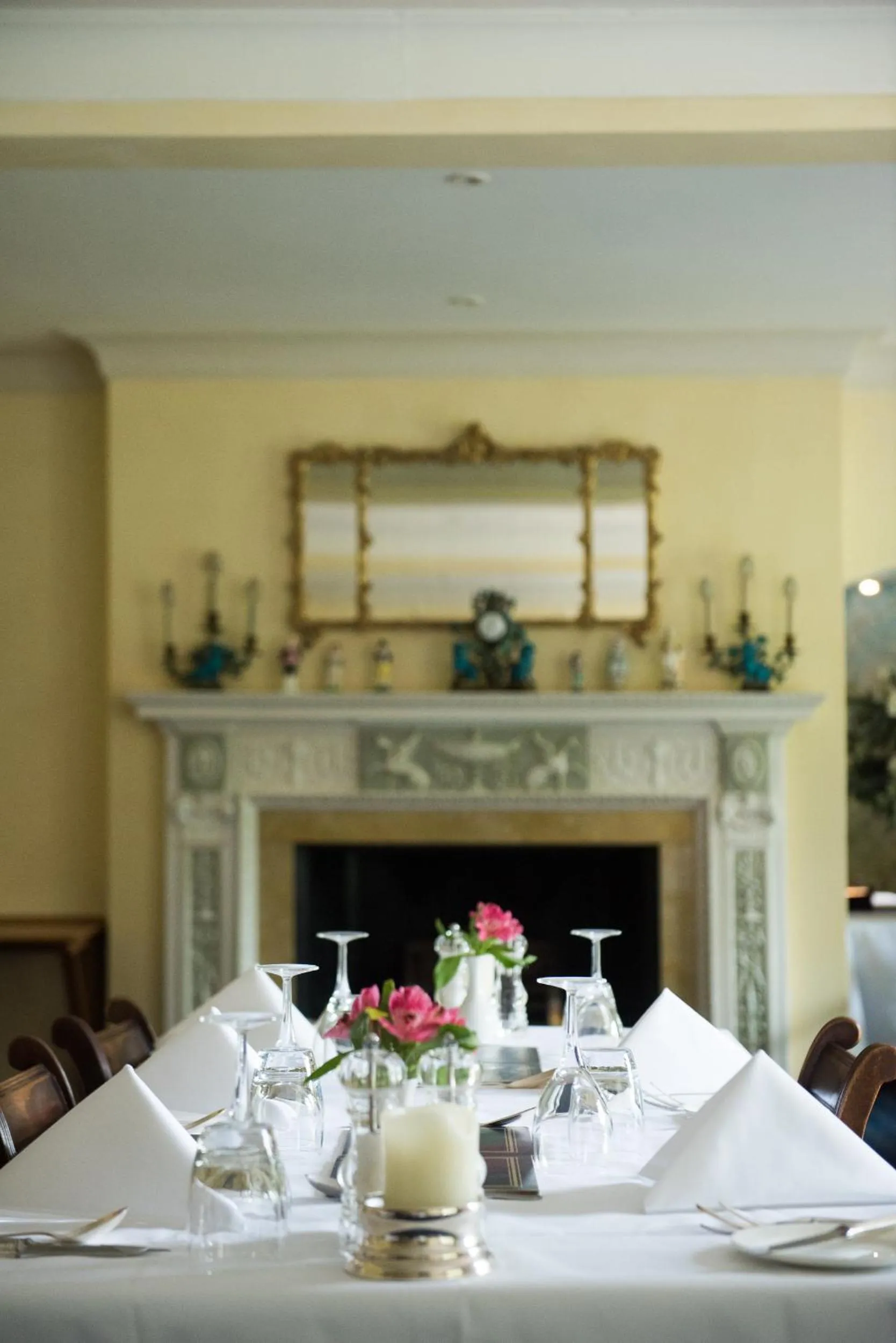 Restaurant/places to eat in Plumber Manor Hotel