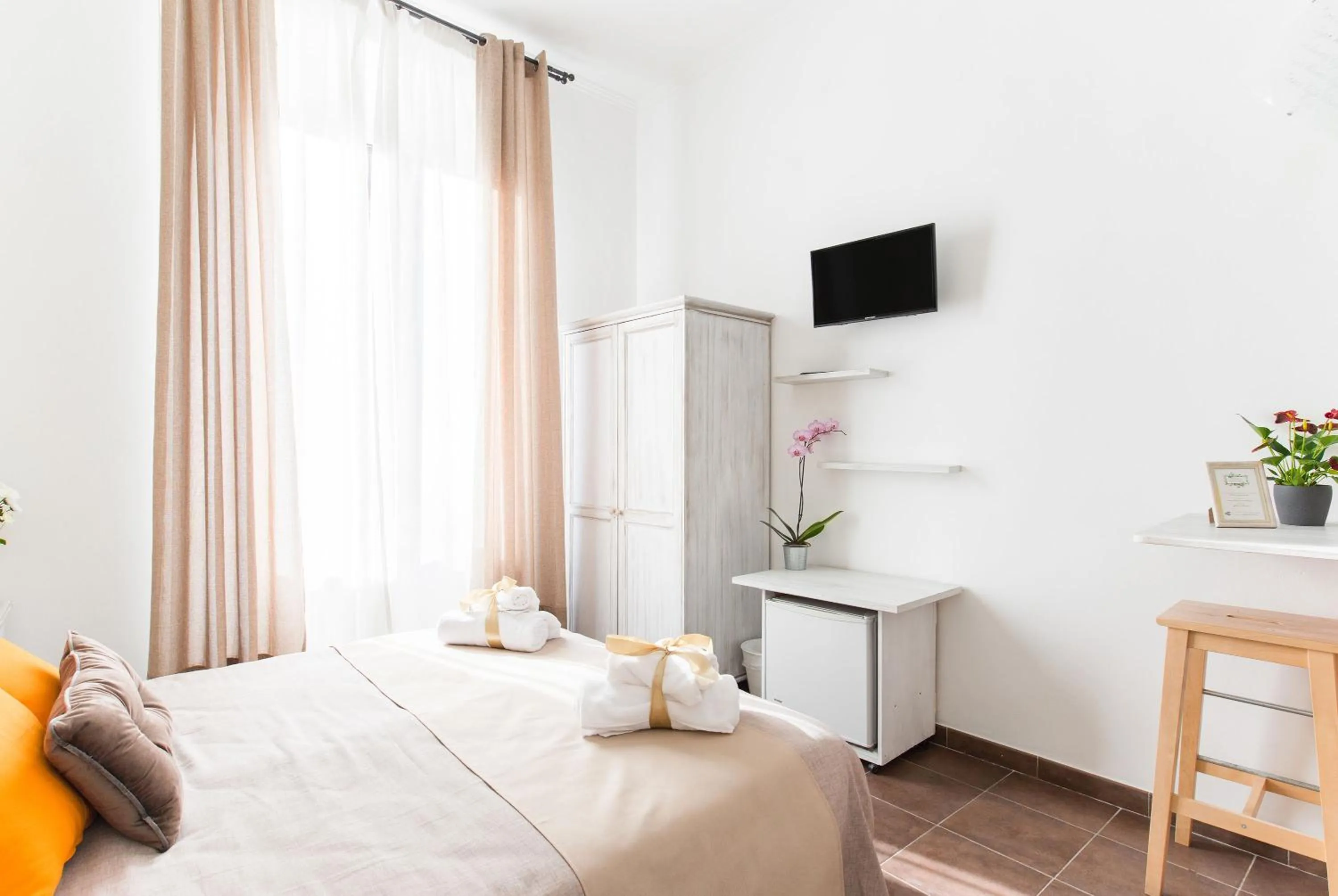 TV and multimedia, Bed in Domus Victoria Guest House