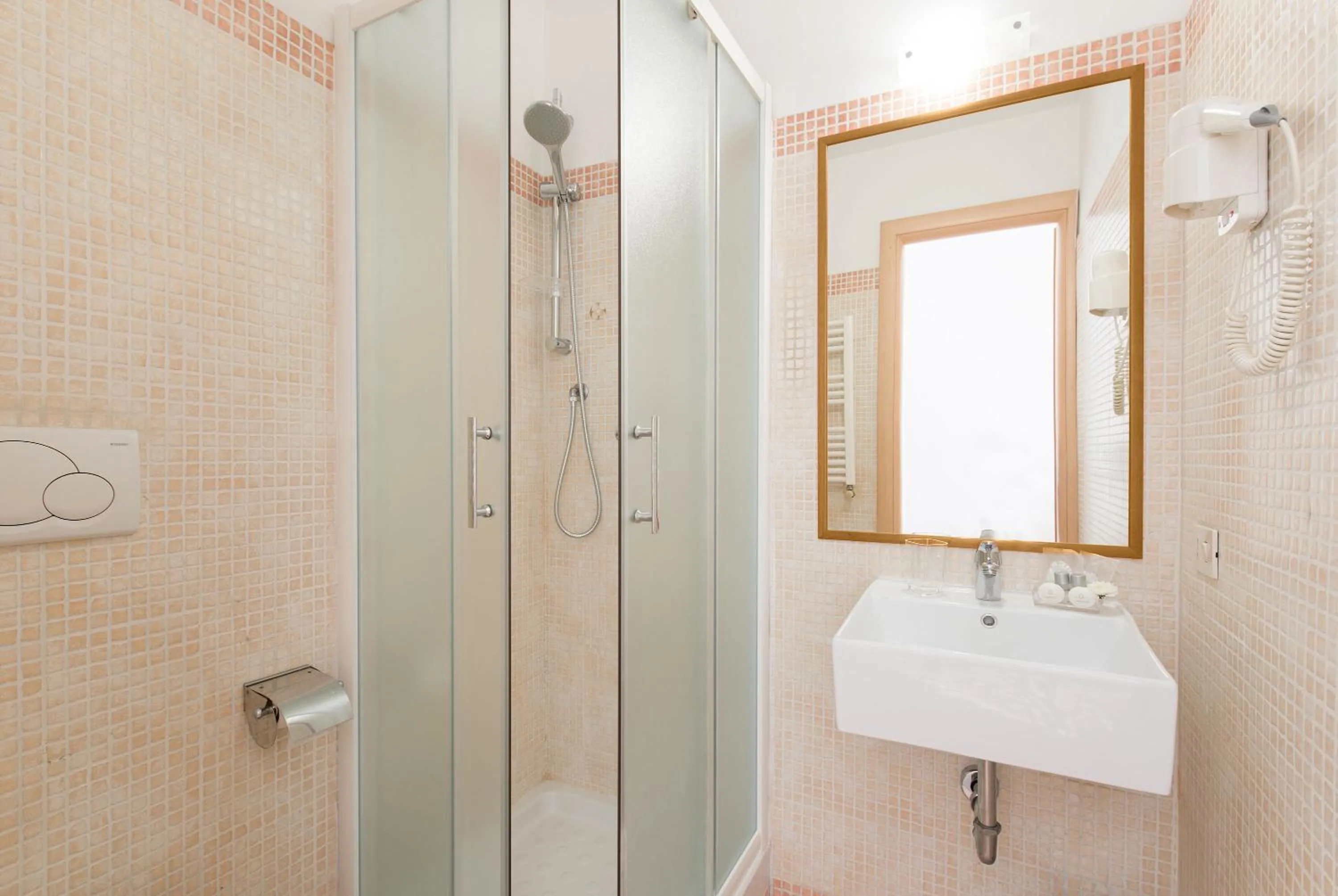 Shower in Domus Victoria Guest House