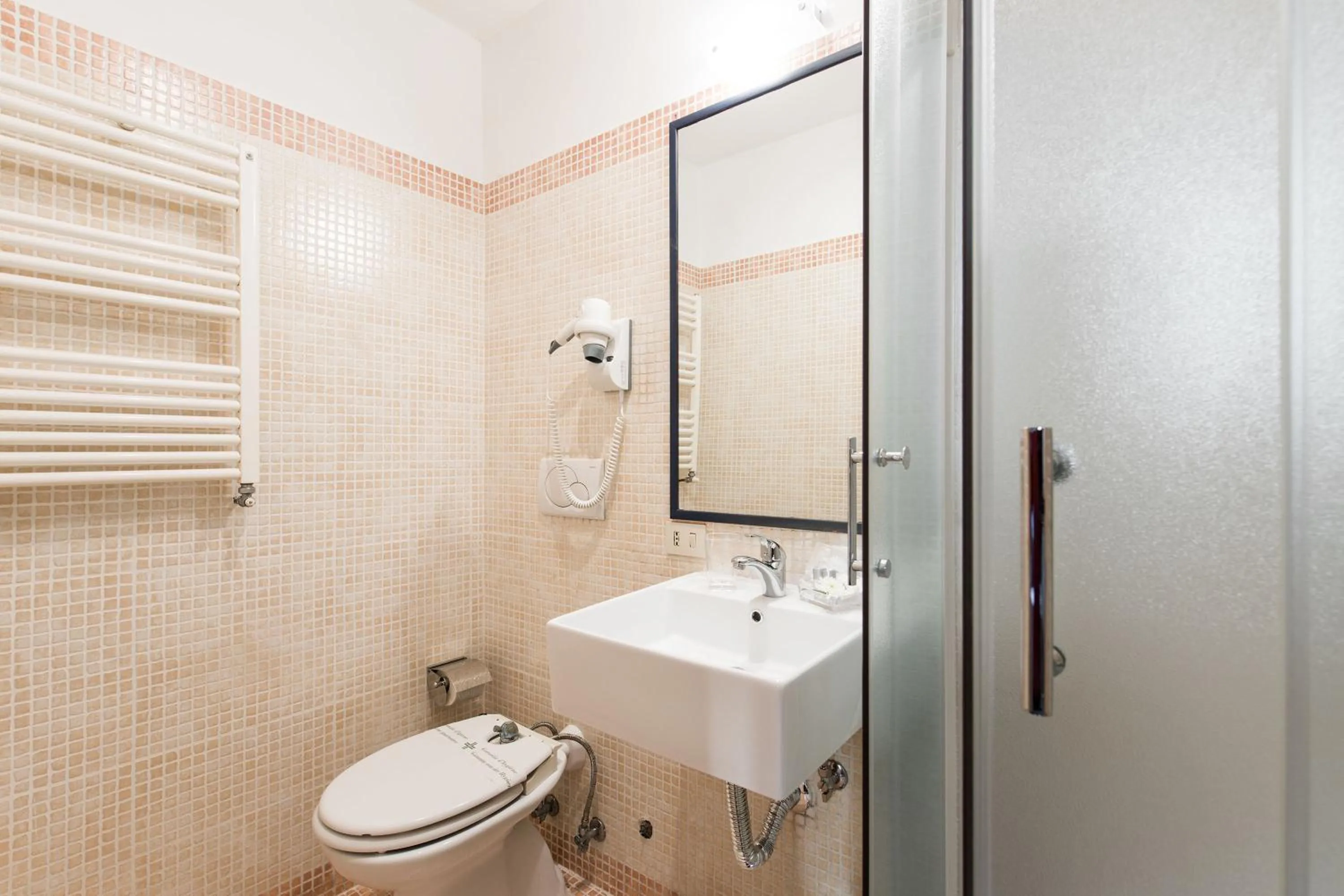 Shower in Domus Victoria Guest House