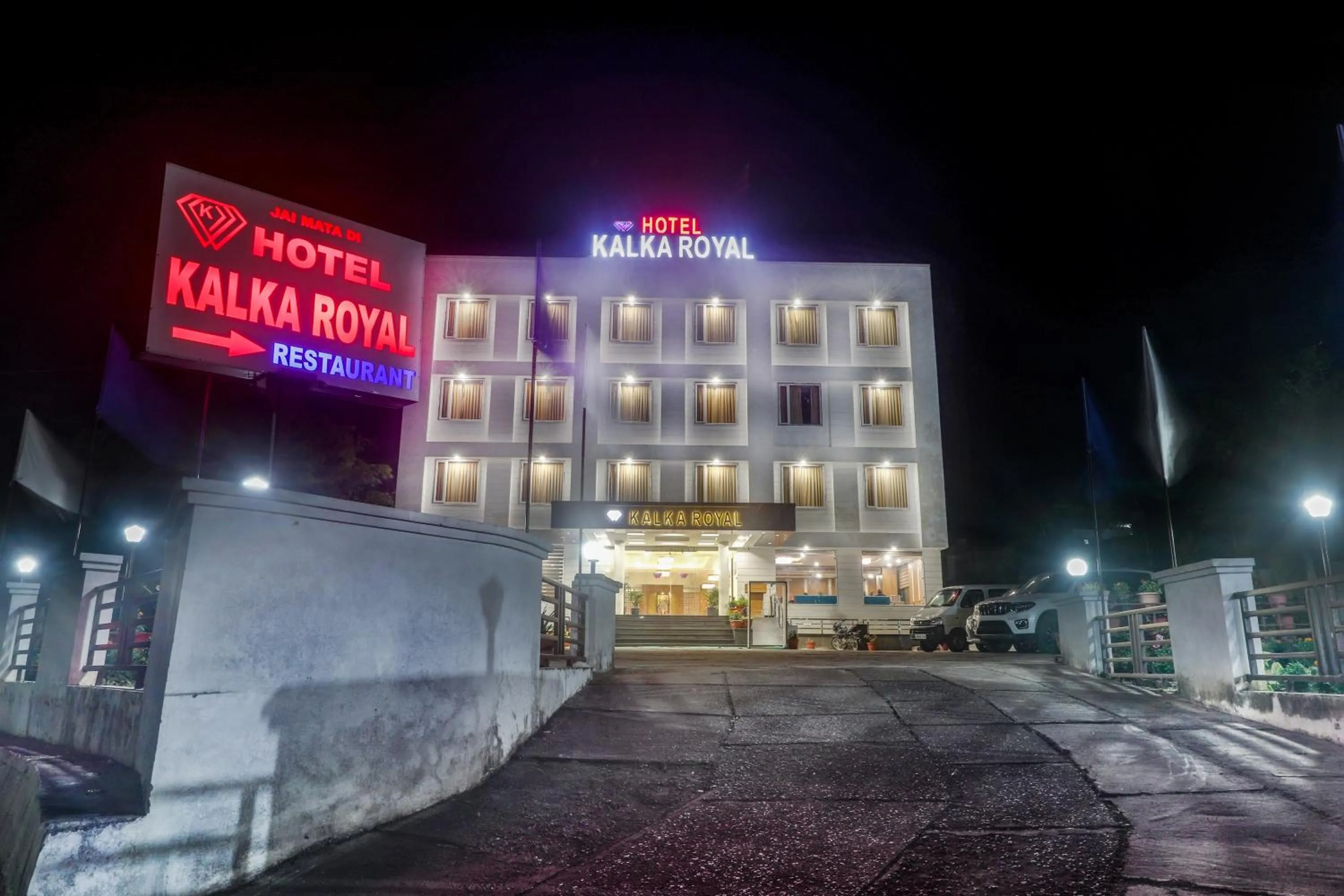 Facade/entrance in Hotel Kalka Royal
