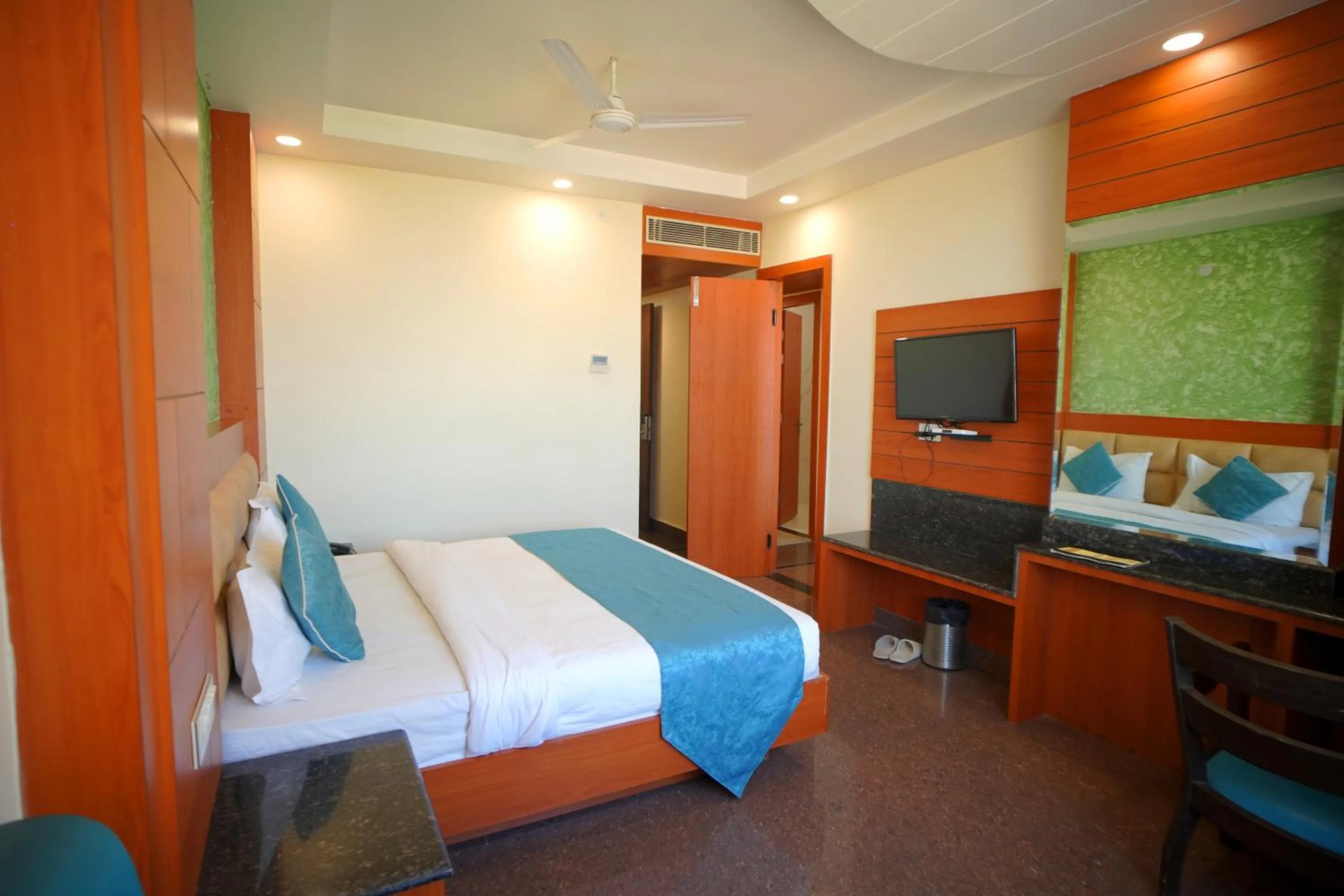 Bedroom, Bed in Hotel Kalka Royal