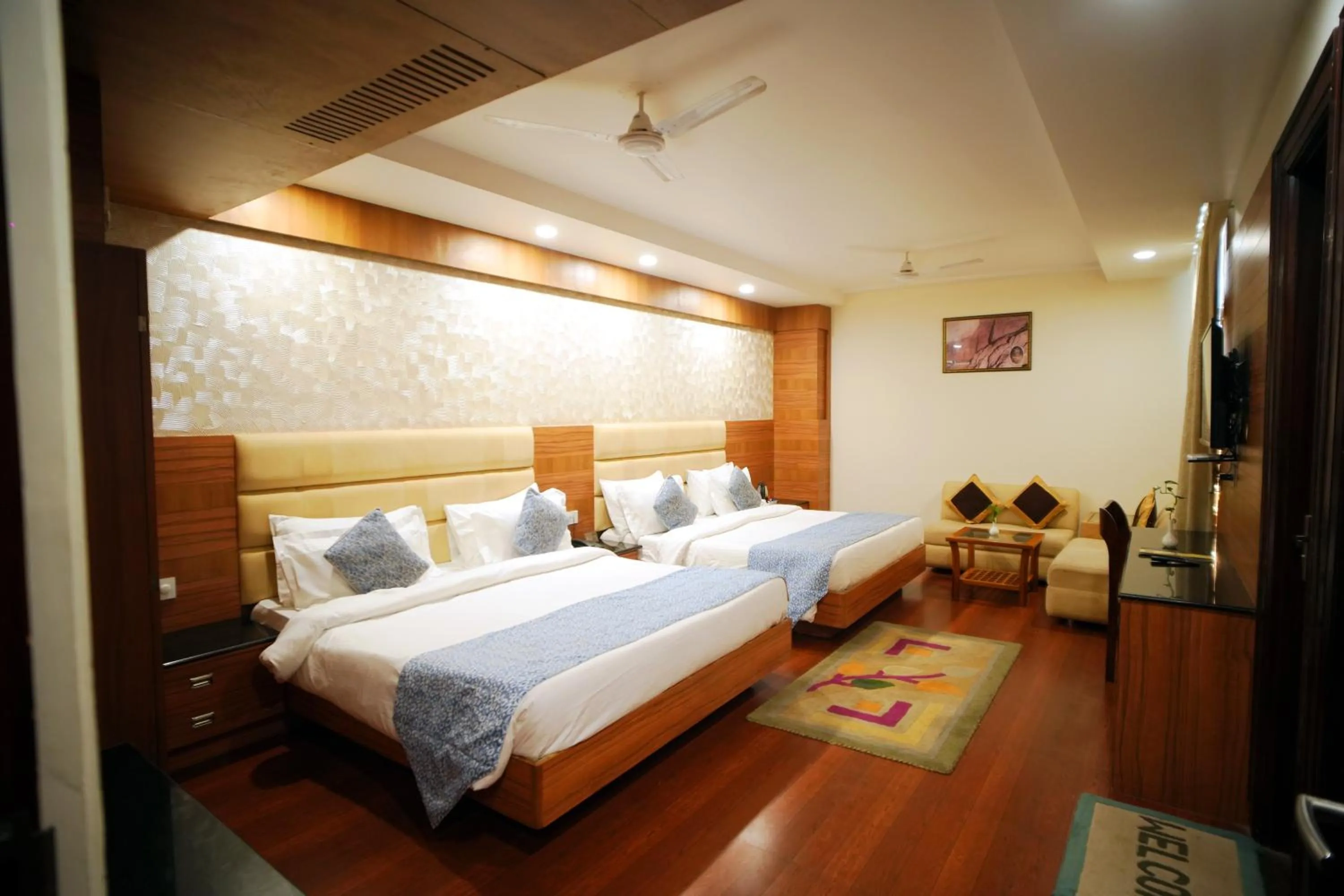 Bed in Hotel Kalka Royal