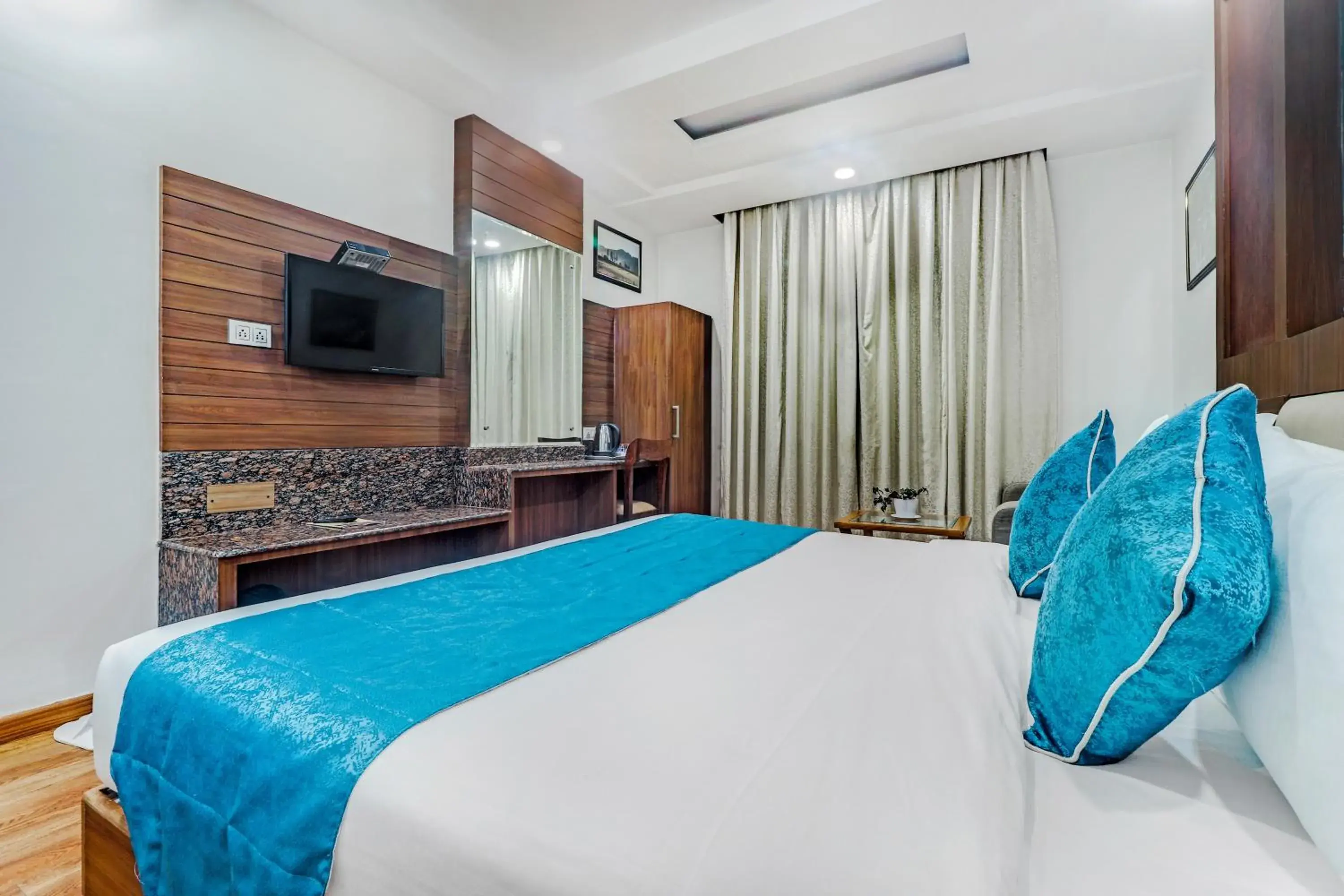 Deluxe Double Room - single occupancy in Hotel Kalka Royal Deluxe Double Room - single occupancy in Hotel Kalka Royal