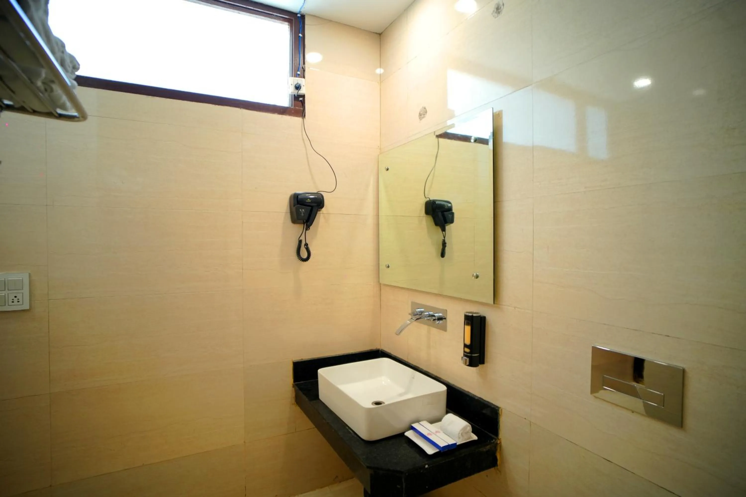 Bathroom in Hotel Kalka Royal