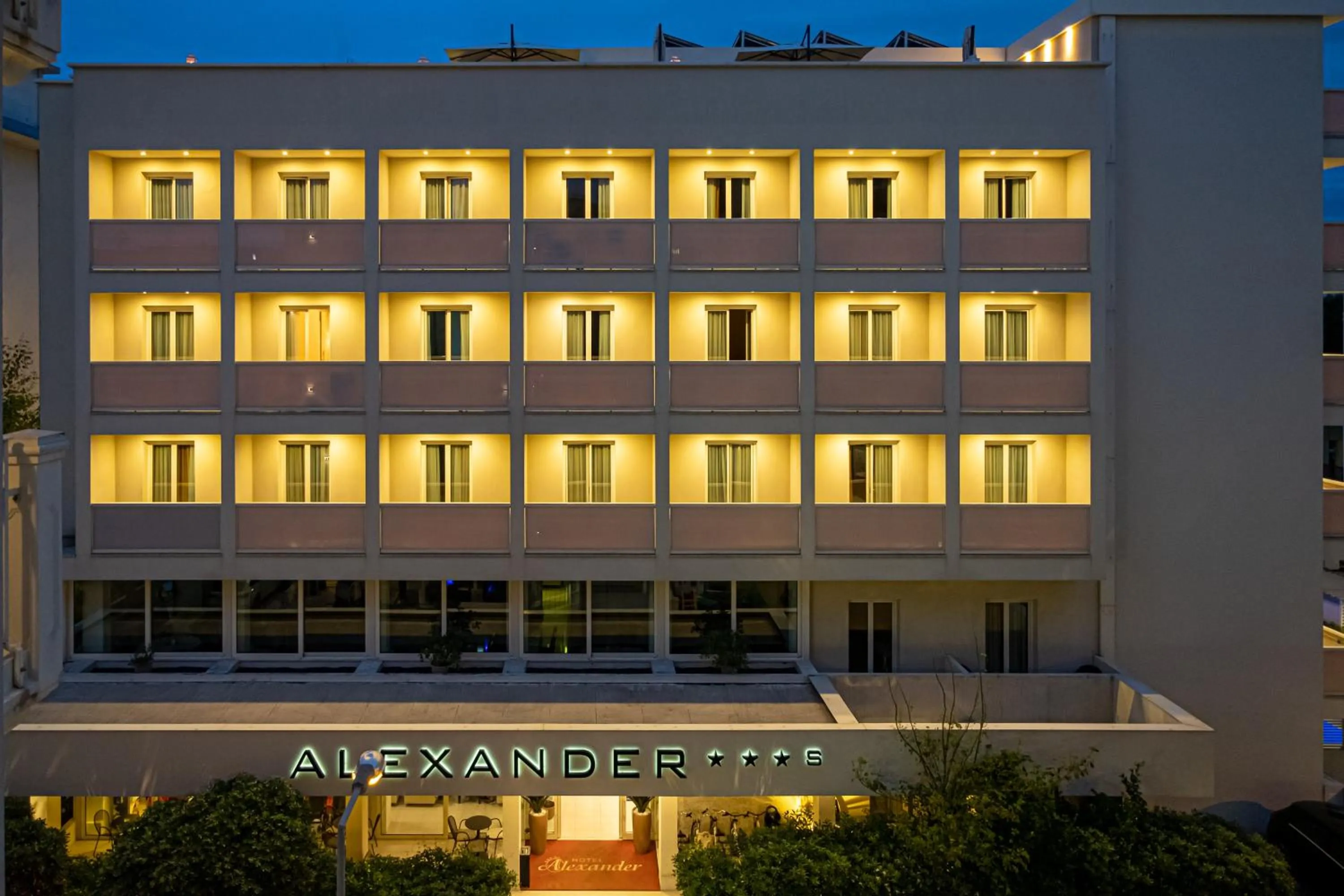 Property building in Hotel Alexander