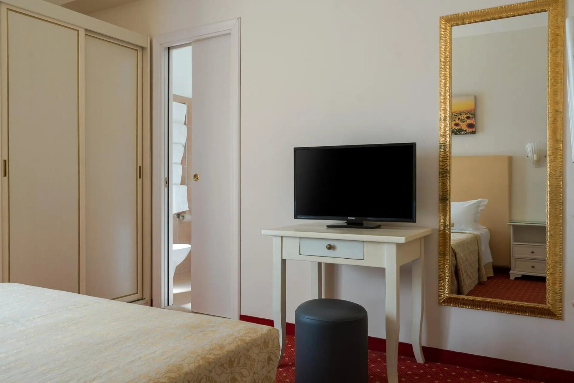 Bed in Hotel Alexander