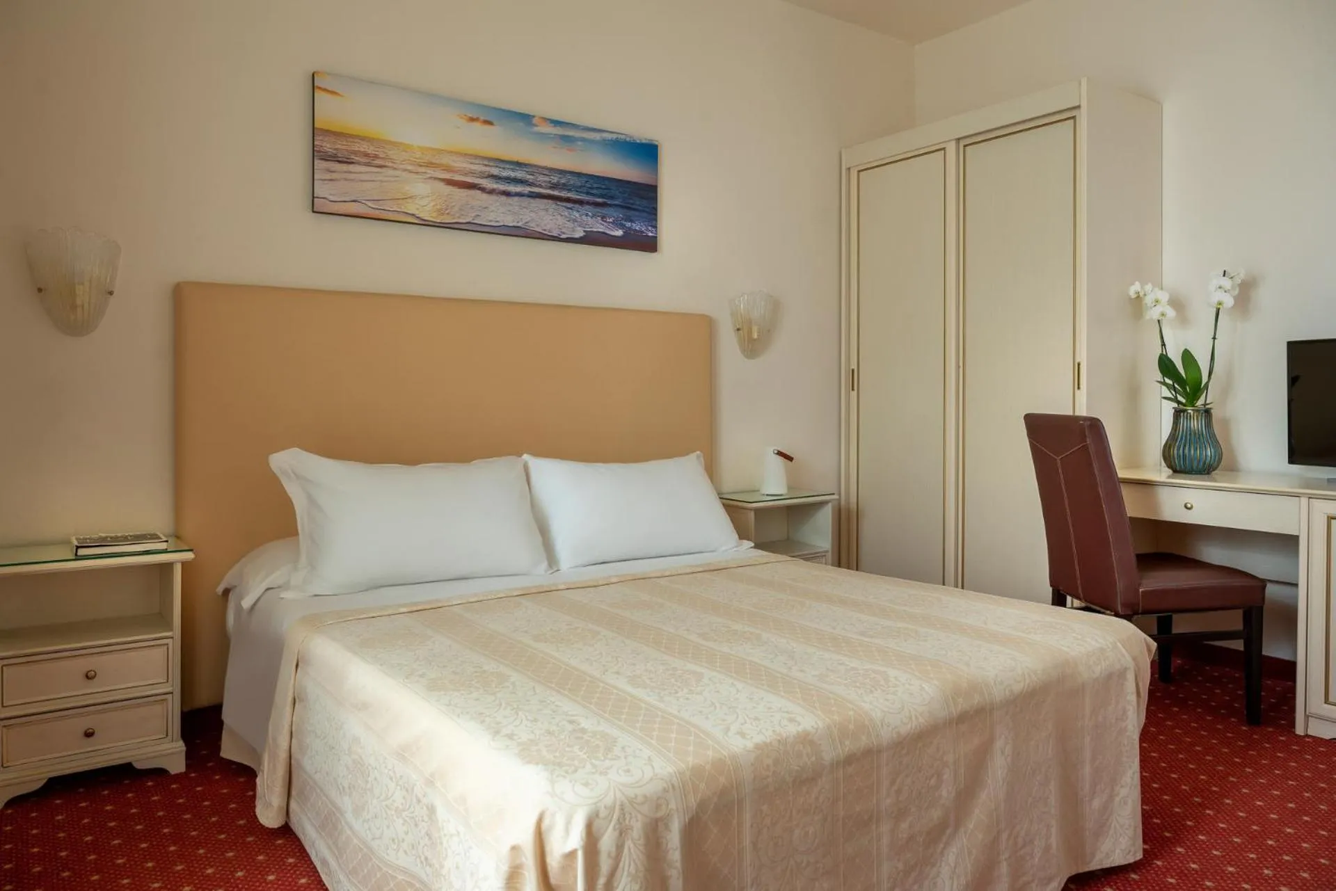 Bed in Hotel Alexander
