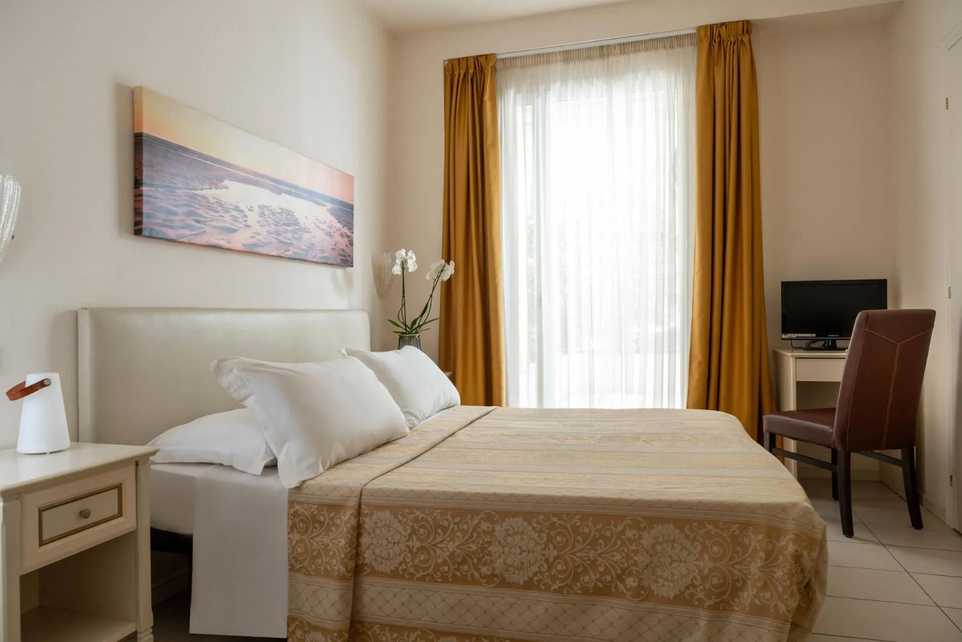 Bed in Hotel Alexander