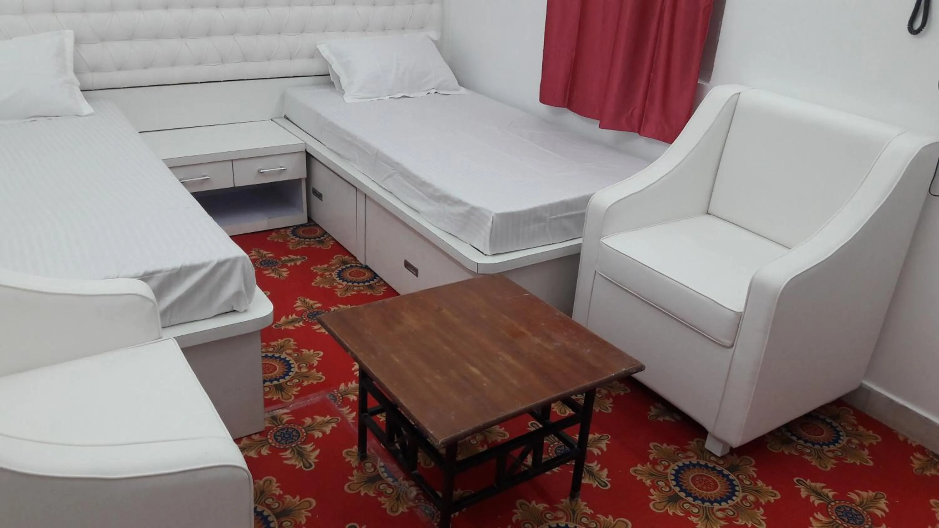 Photo of the whole room, Bed in Hotel Royal Panorama