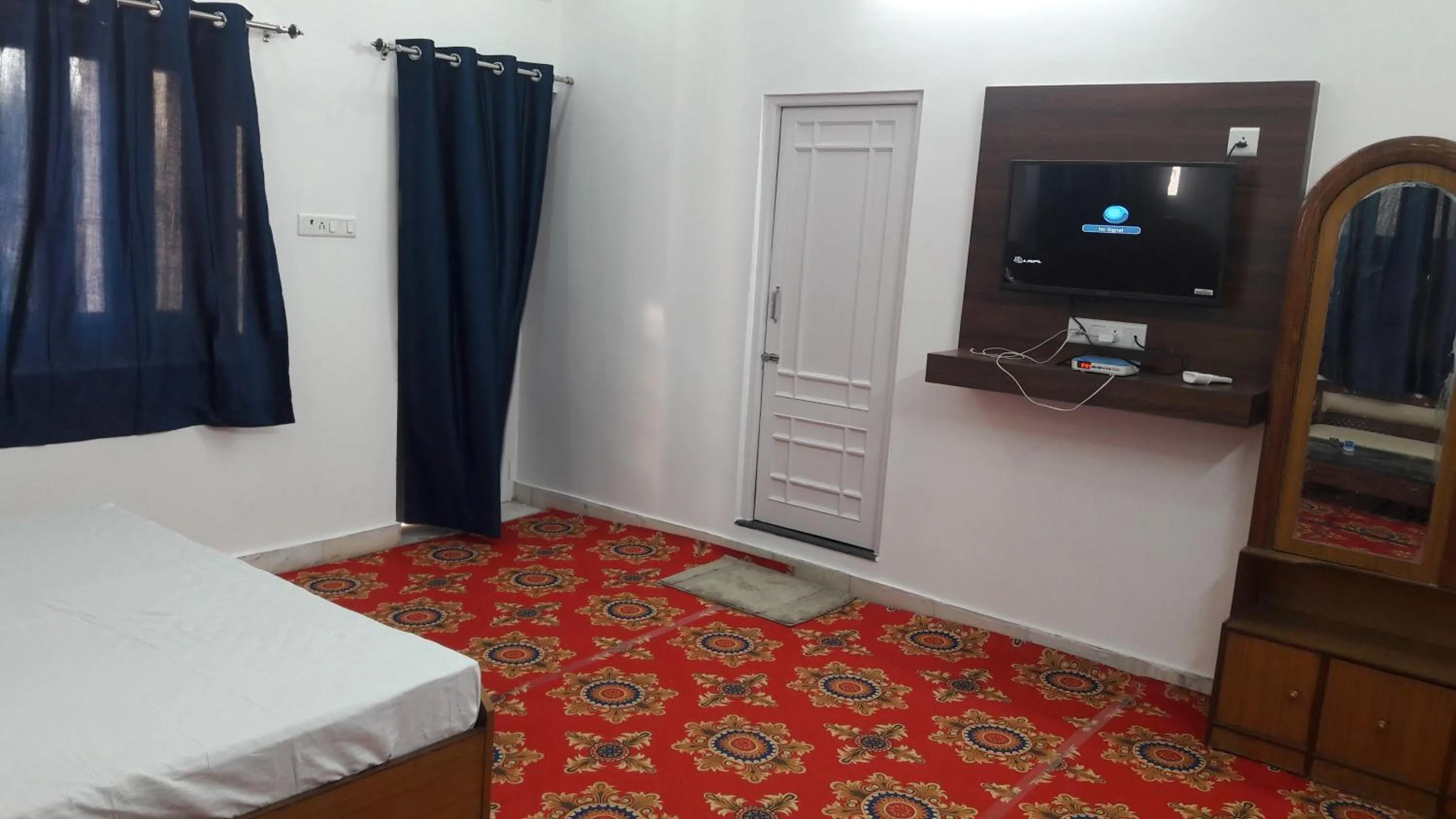 TV and multimedia, Bed in Hotel Royal Panorama