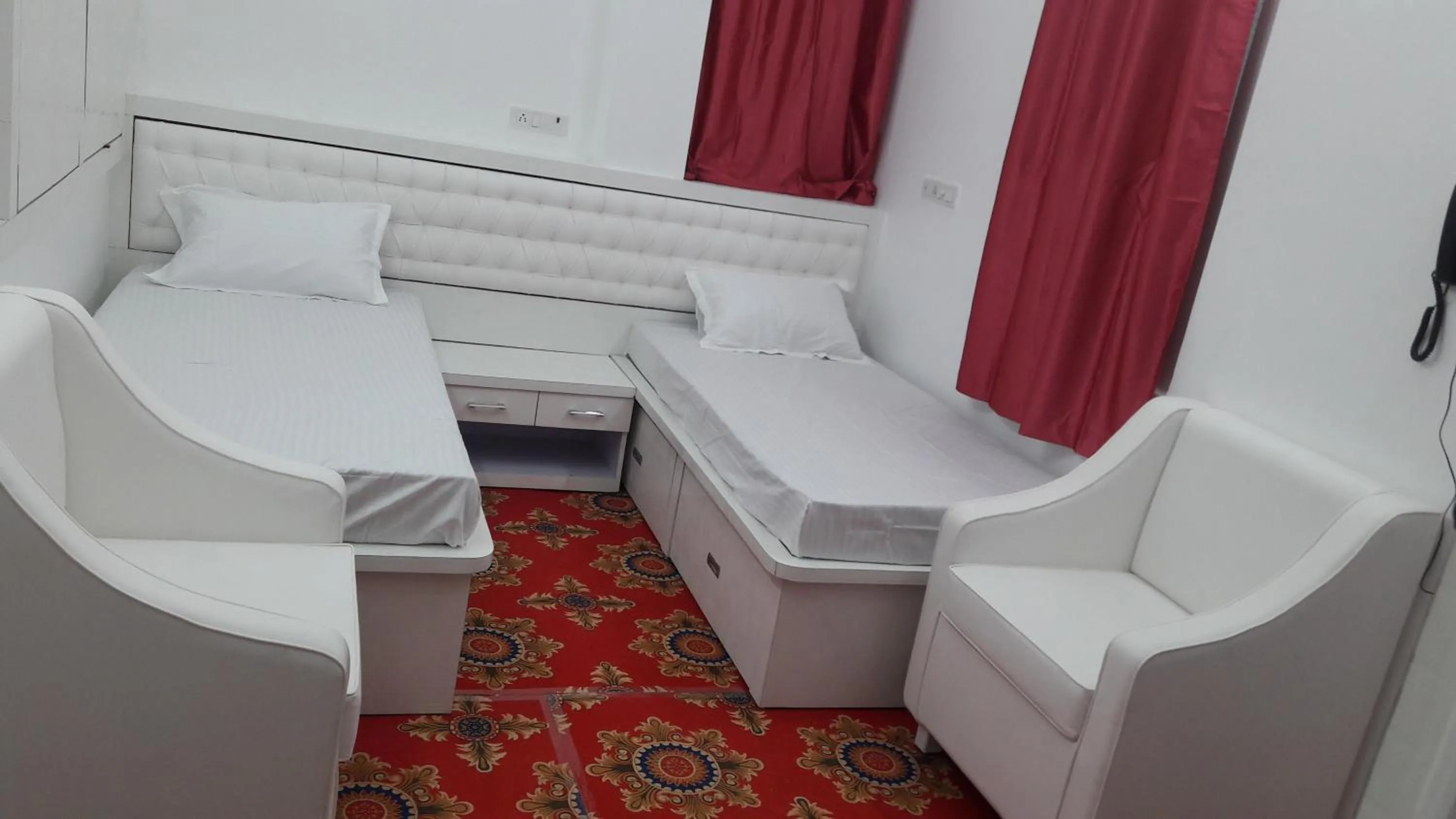 Photo of the whole room in Hotel Royal Panorama