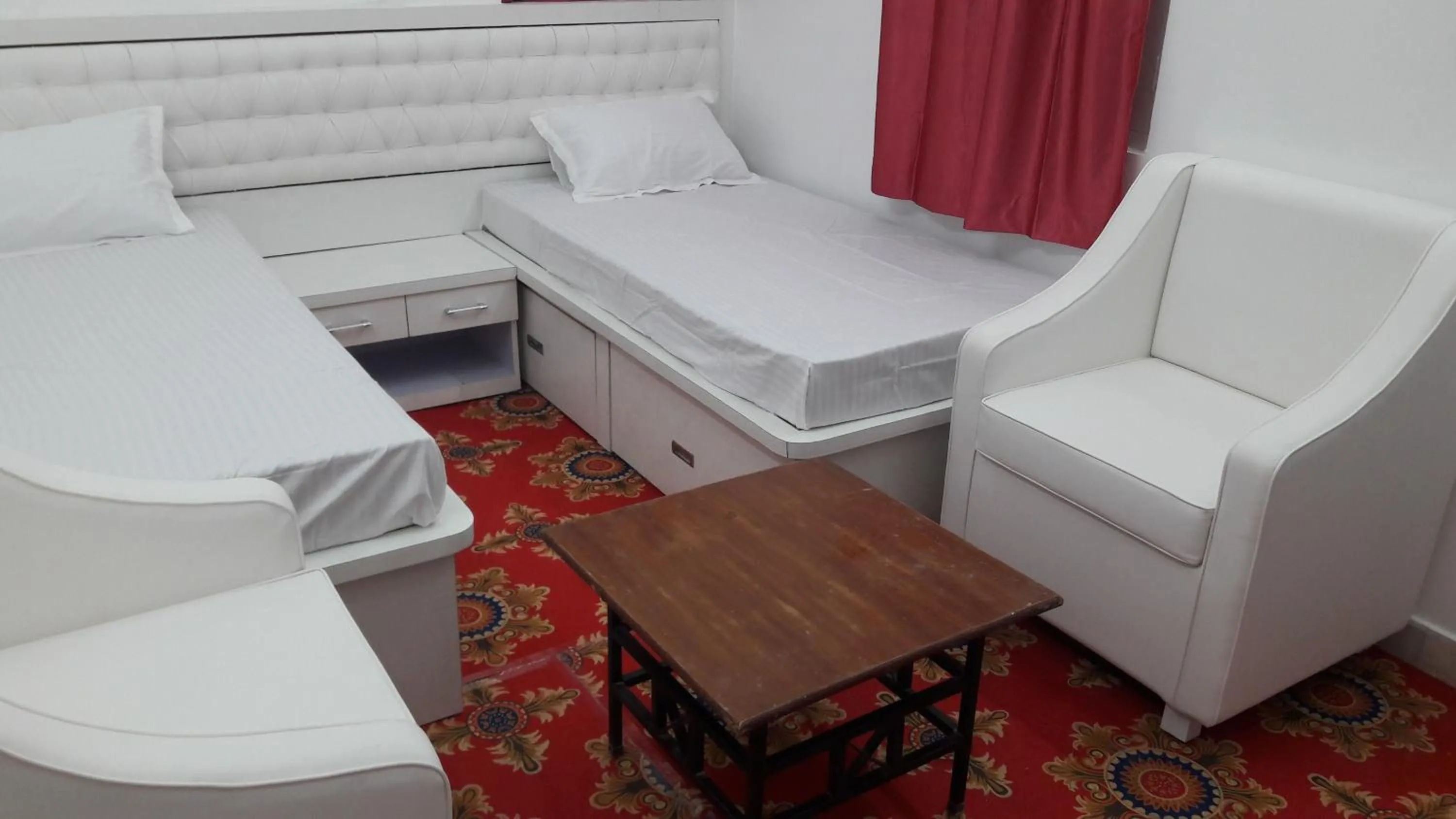 Photo of the whole room, Bed in Hotel Royal Panorama