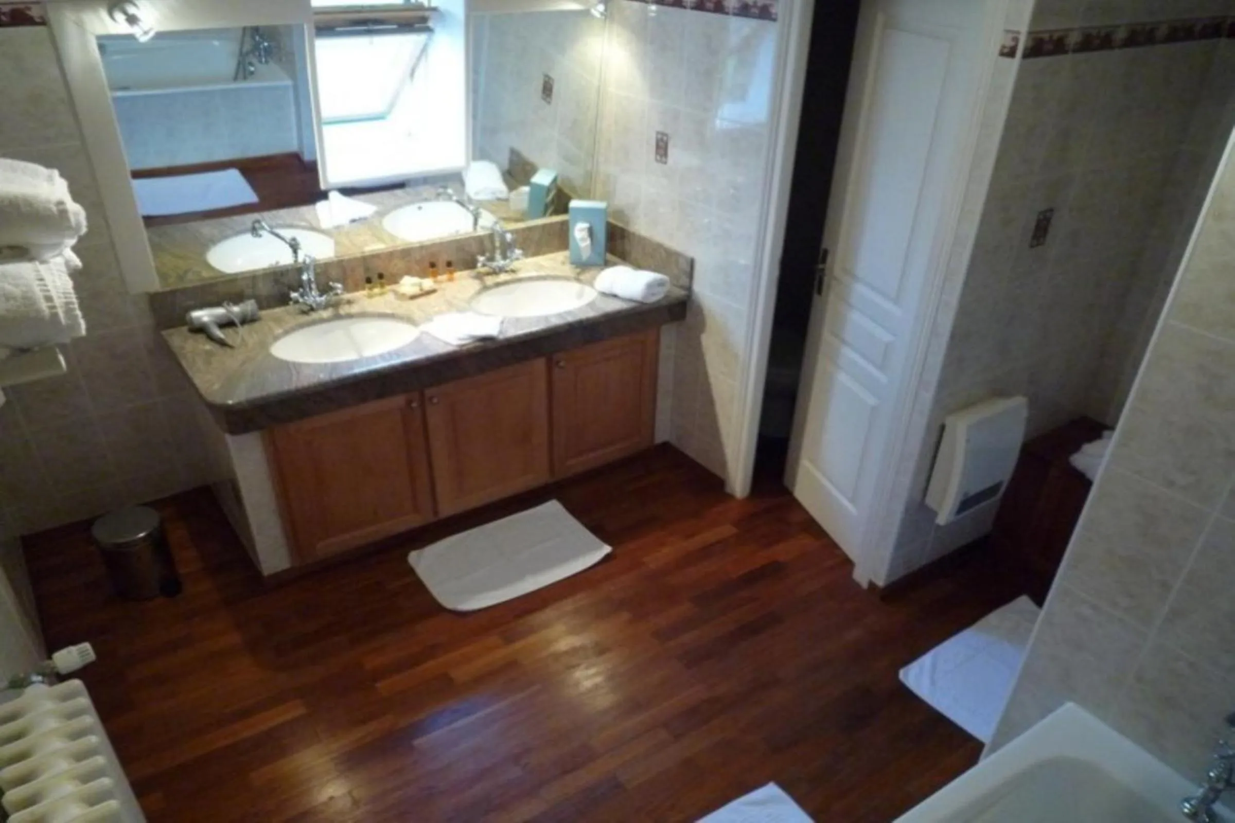 Toilet in Château de Behen