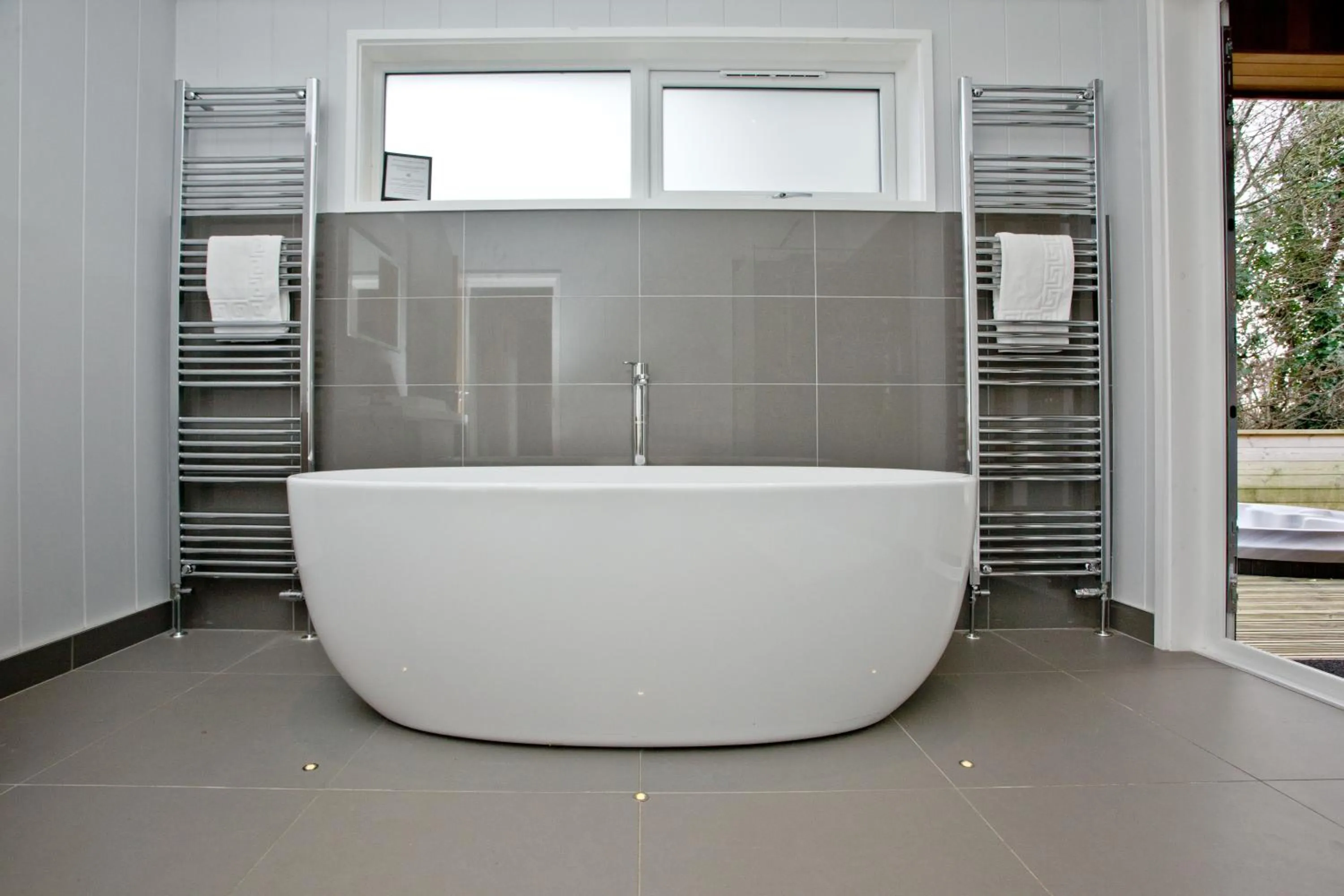 Bathroom in Nyland Lodge - Hot Tub - Fireplace - Free Parking & WiFi