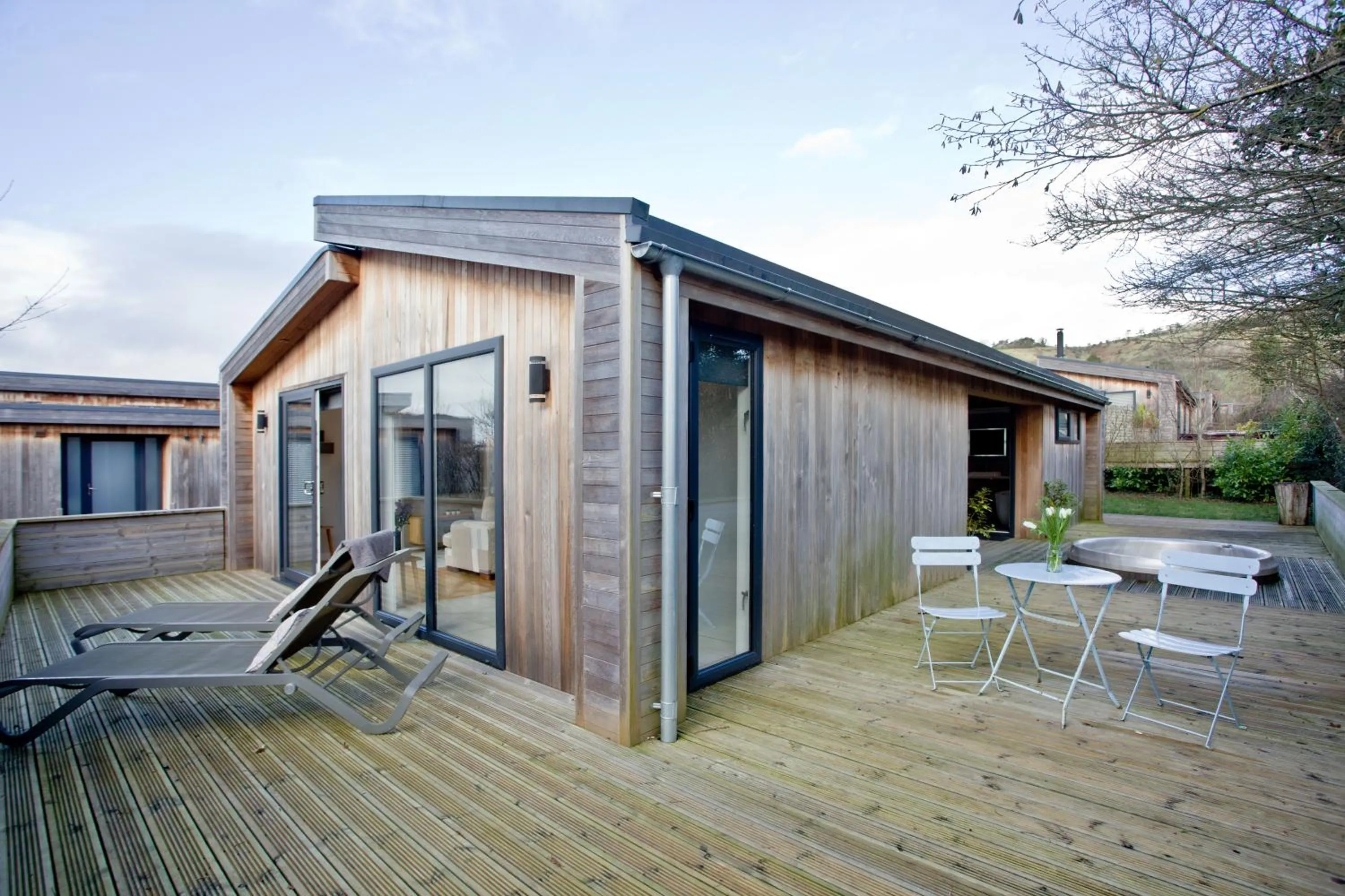 Property building in Nyland Lodge - Hot Tub - Fireplace - Free Parking & WiFi