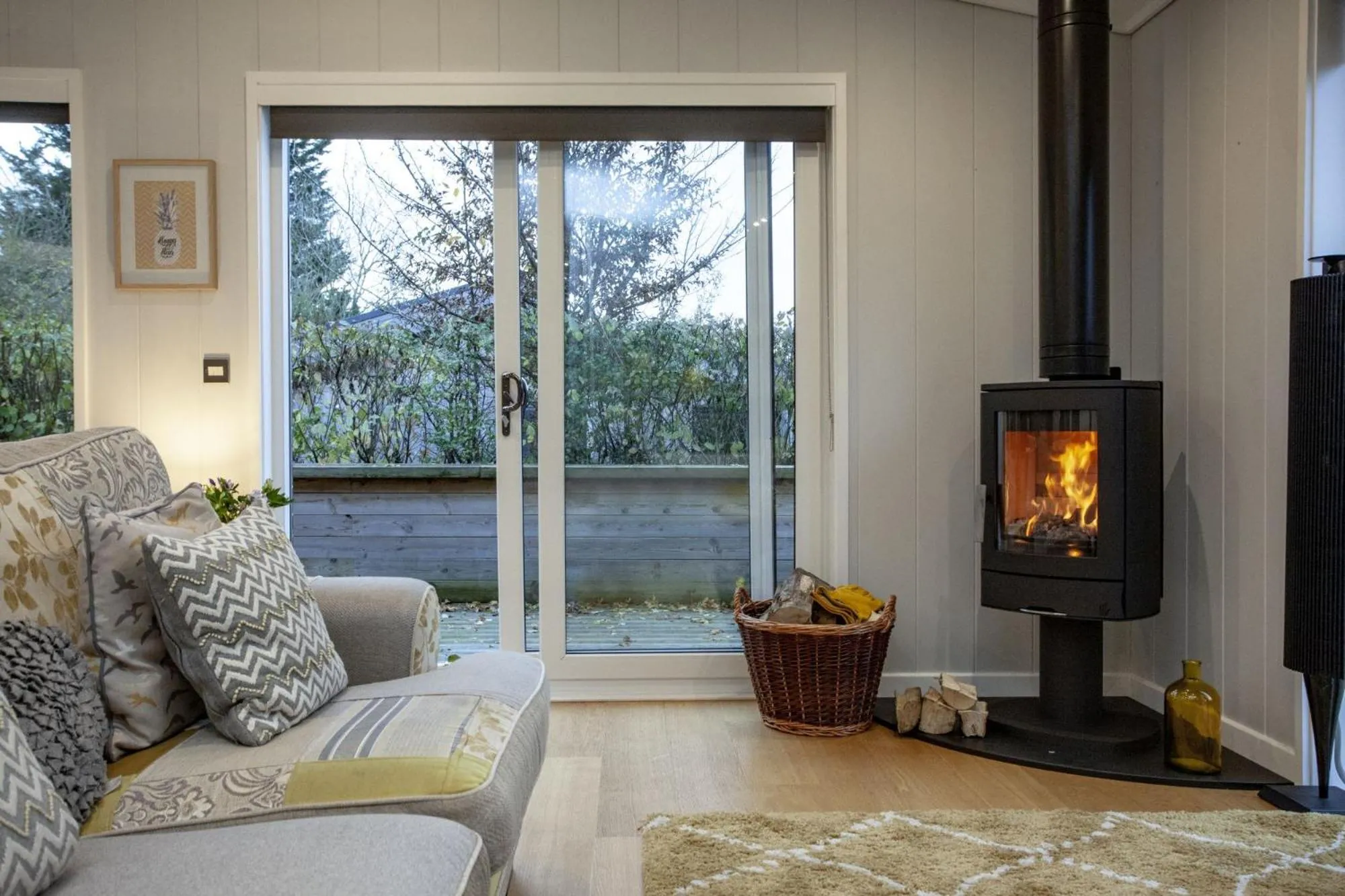 Seating area in Nyland Lodge - Hot Tub - Fireplace - Free Parking & WiFi
