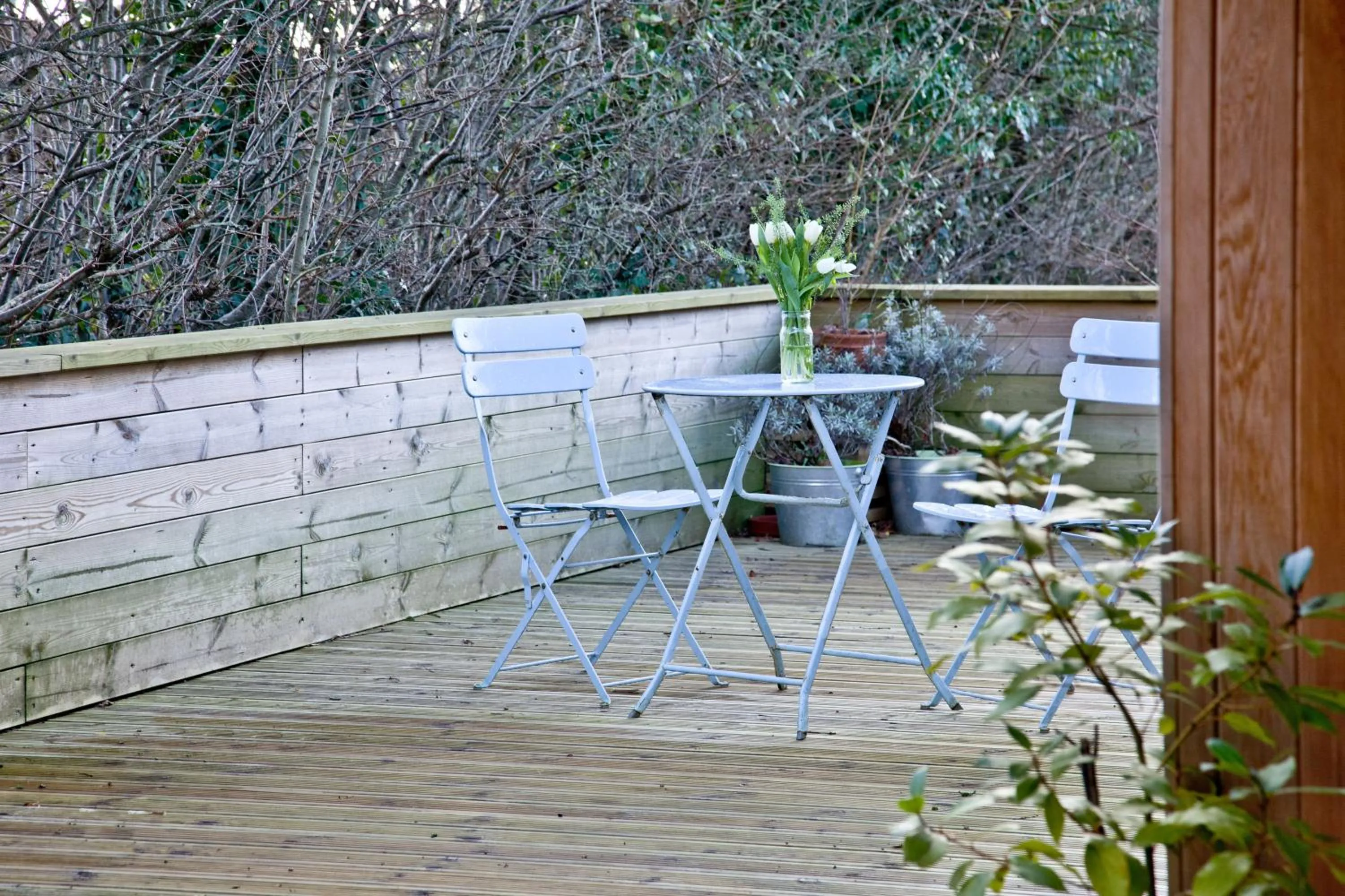 Patio in Nyland Lodge - Hot Tub - Fireplace - Free Parking & WiFi