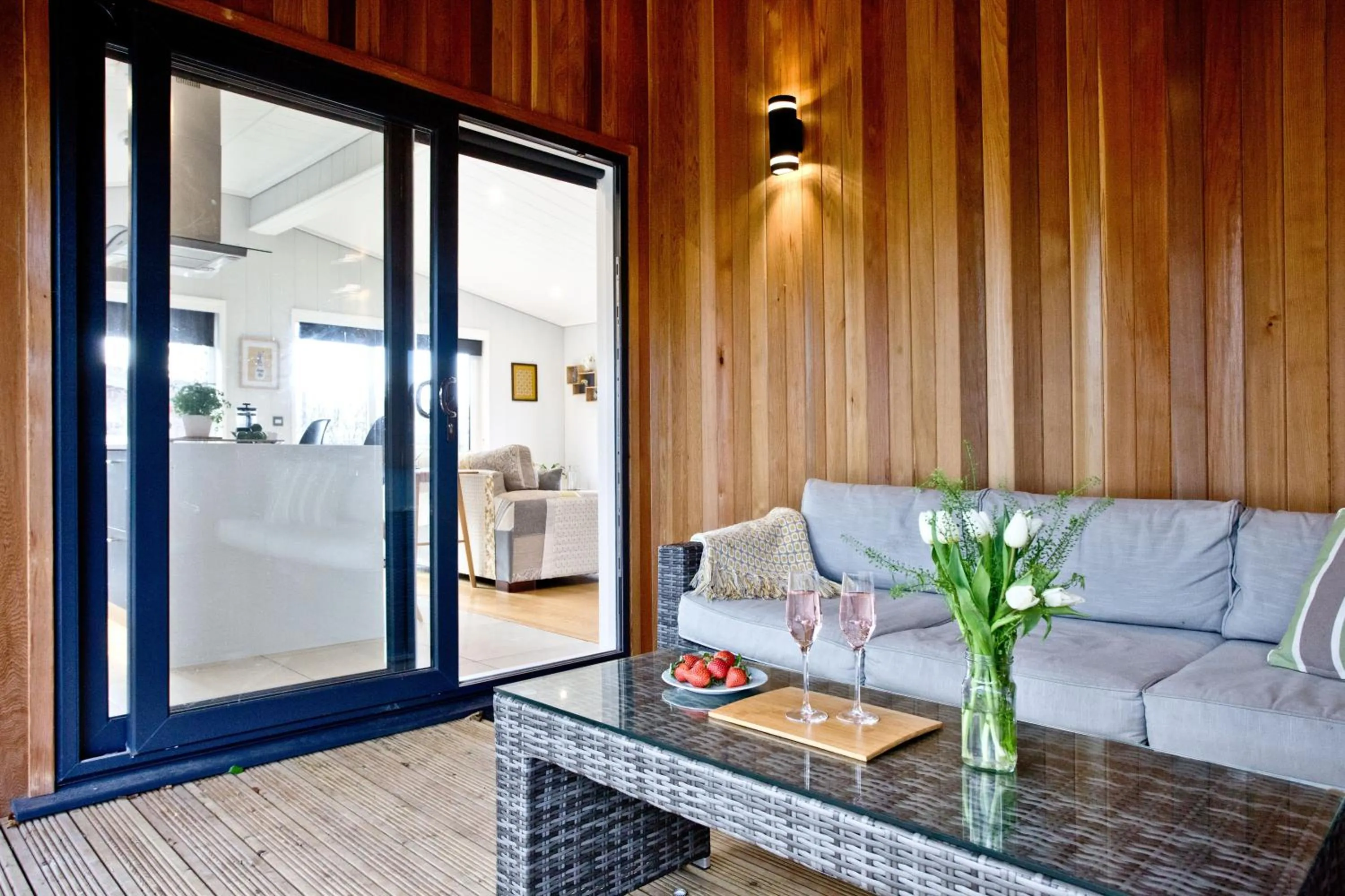 Seating area in Nyland Lodge - Hot Tub - Fireplace - Free Parking & WiFi