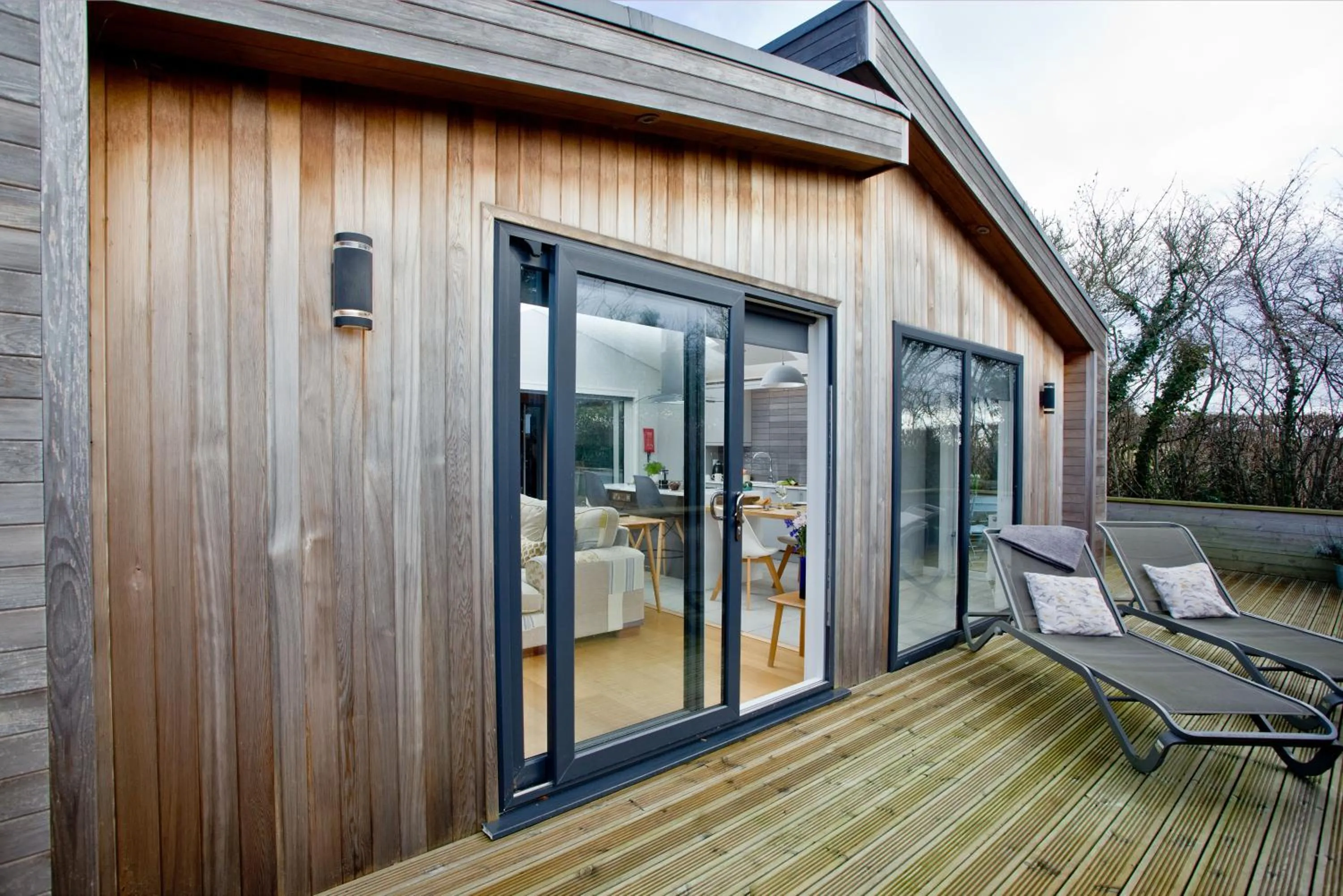 Property building in Nyland Lodge - Hot Tub - Fireplace - Free Parking & WiFi