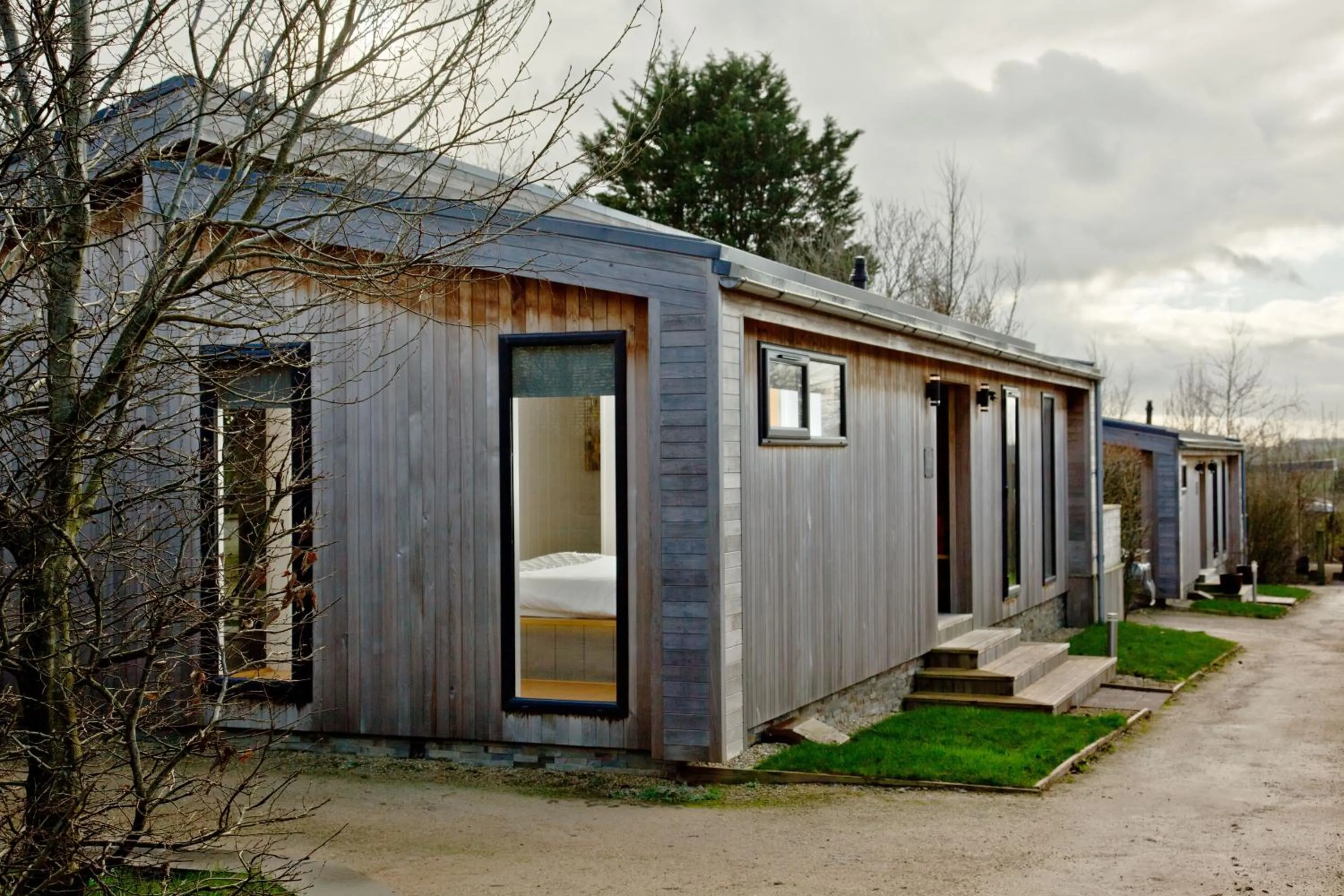 Property building in Nyland Lodge - Hot Tub - Fireplace - Free Parking & WiFi