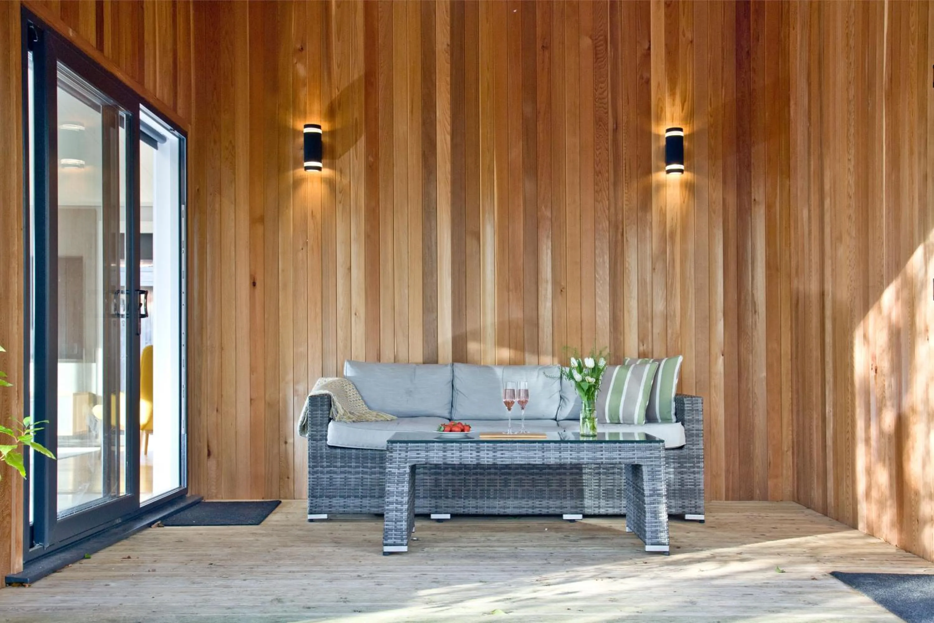 Seating area in Nyland Lodge - Hot Tub - Fireplace - Free Parking & WiFi