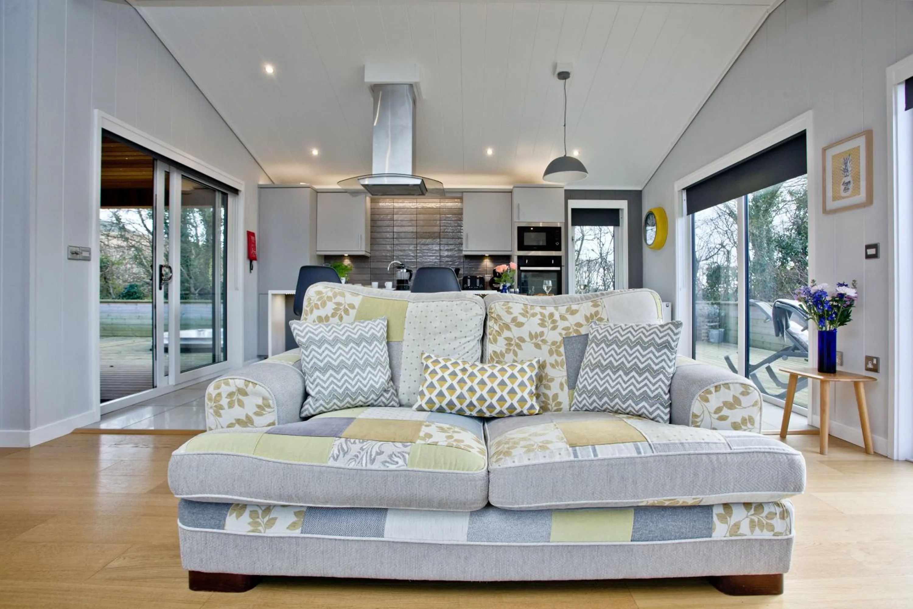 Living room in Nyland Lodge - Hot Tub - Fireplace - Free Parking & WiFi