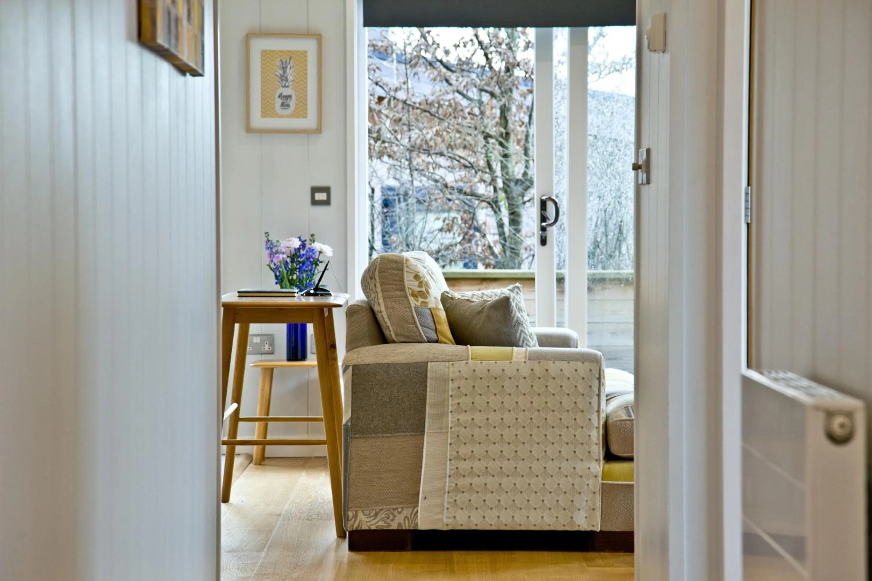 Living room in Nyland Lodge - Hot Tub - Fireplace - Free Parking & WiFi