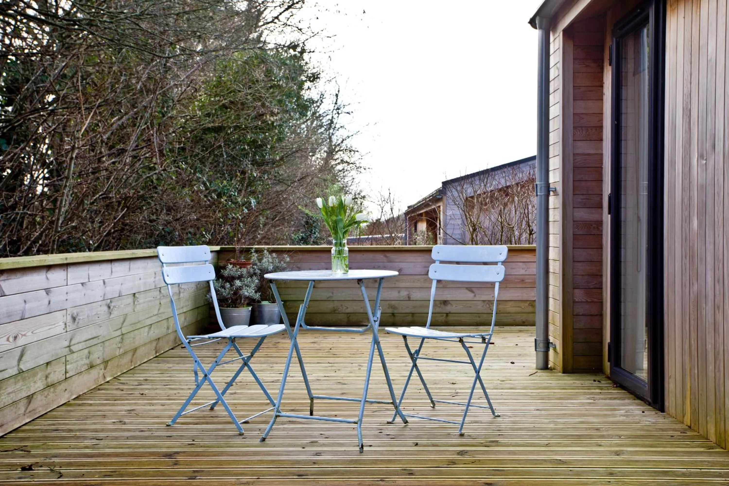 Patio in Nyland Lodge - Hot Tub - Fireplace - Free Parking & WiFi