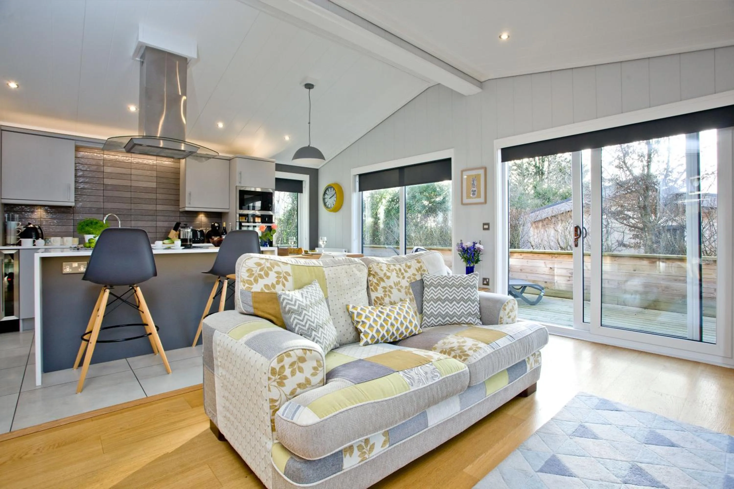Kitchen or kitchenette in Nyland Lodge - Hot Tub - Fireplace - Free Parking & WiFi
