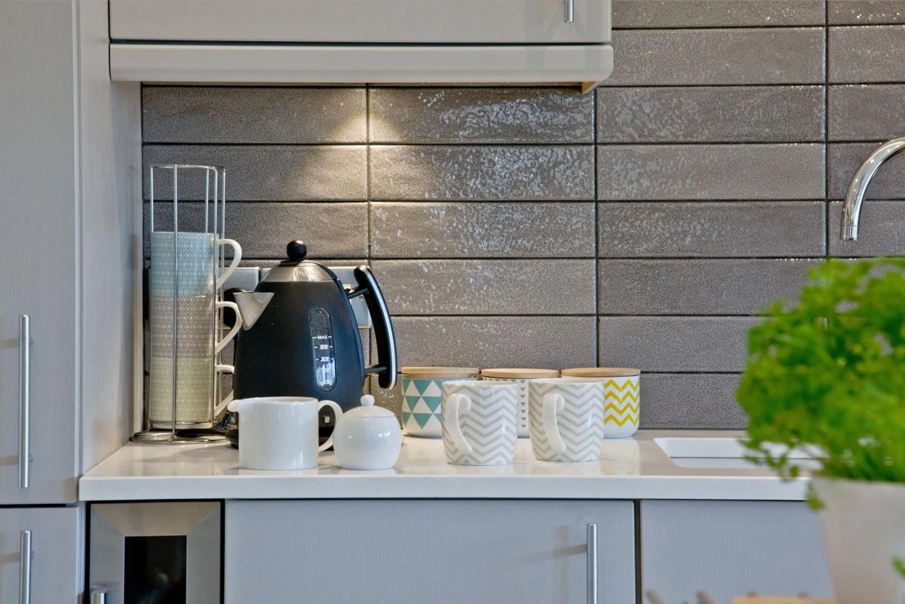 Coffee/tea facilities in Nyland Lodge - Hot Tub - Fireplace - Free Parking & WiFi