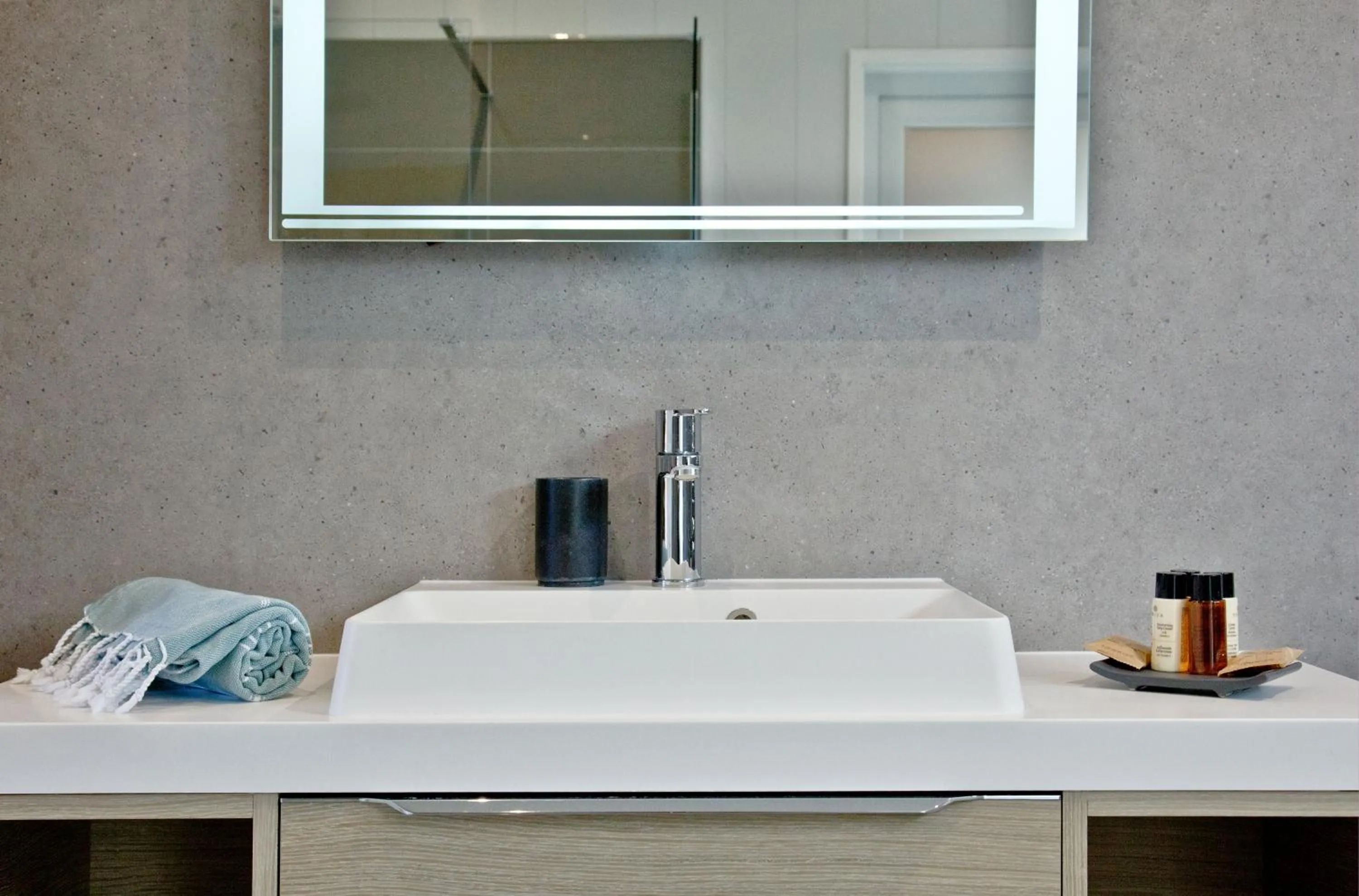Bathroom in Nyland Lodge - Hot Tub - Fireplace - Free Parking & WiFi