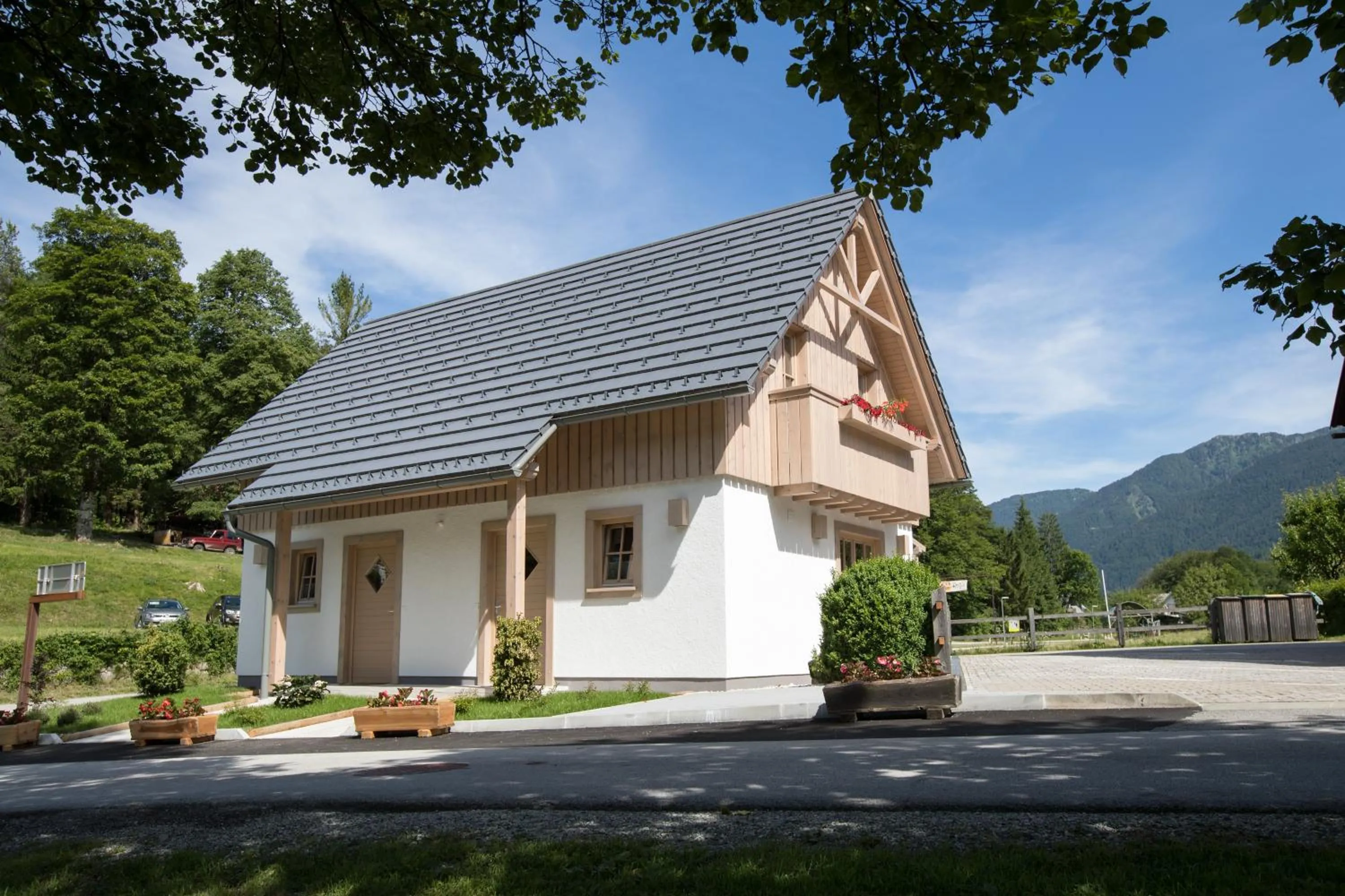 Facade/entrance in Apartments Alp