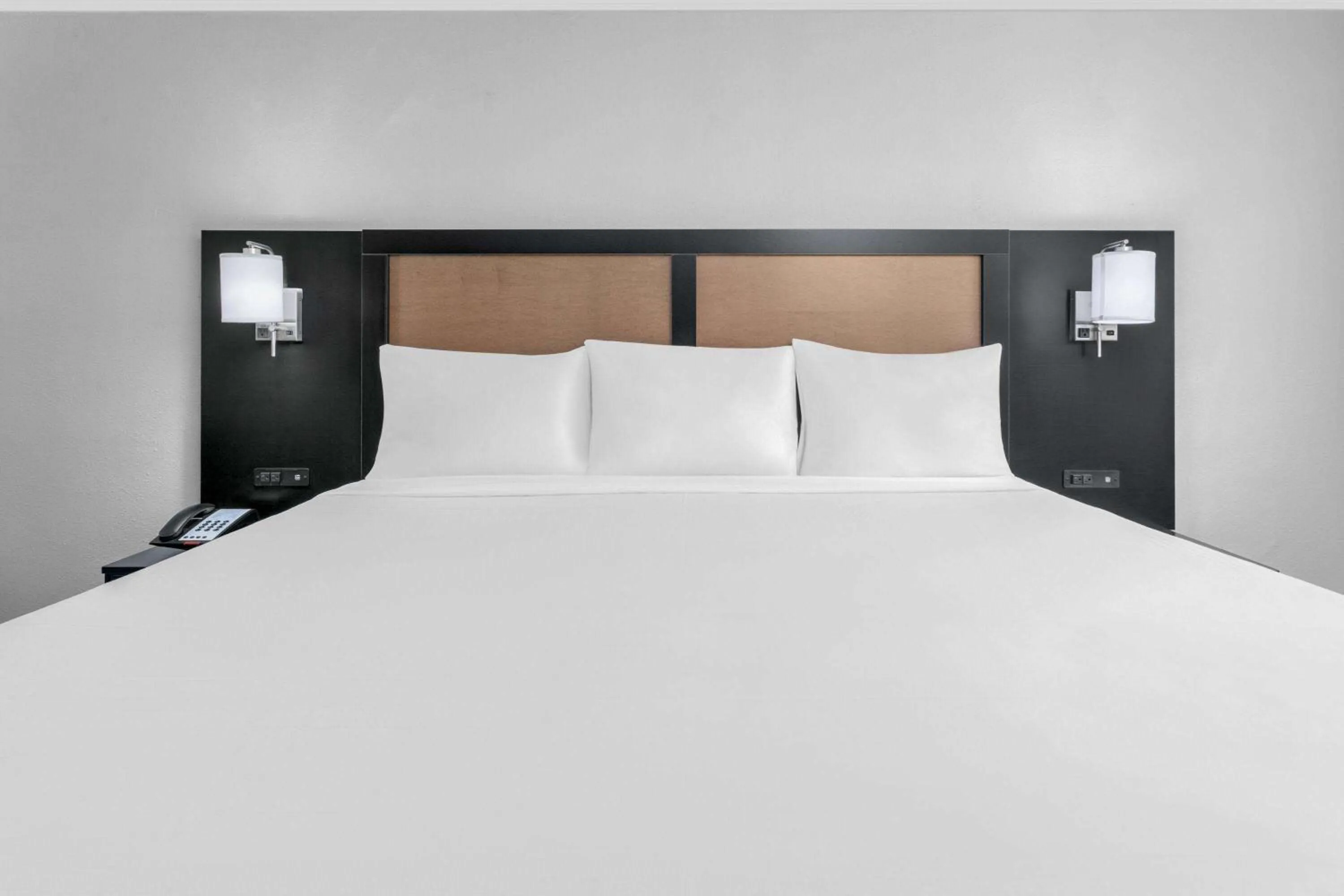 Photo of the whole room, Bed in Baymont by Wyndham Austin University Area