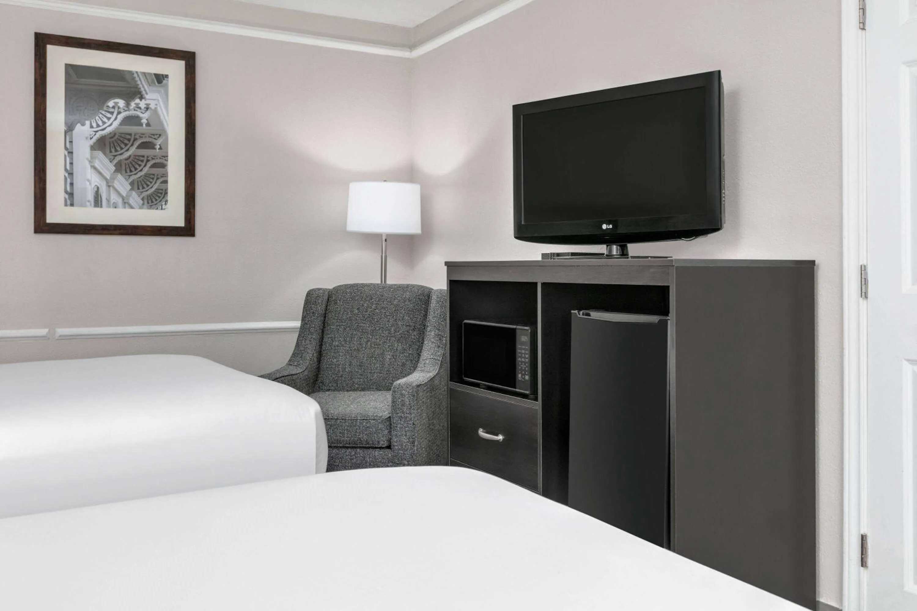 Photo of the whole room, Bed in Baymont by Wyndham Austin University Area