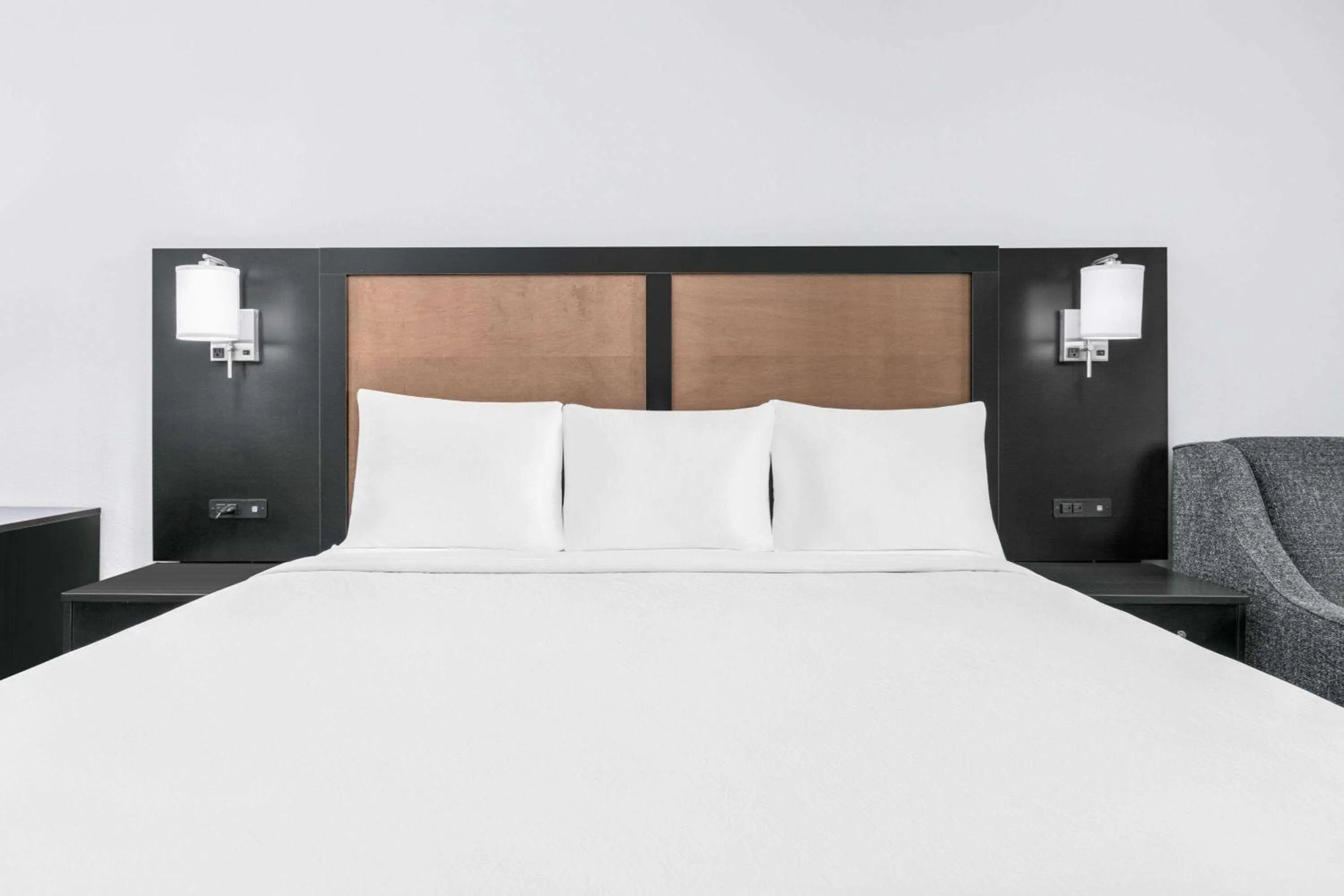 Photo of the whole room, Bed in Baymont by Wyndham Austin University Area