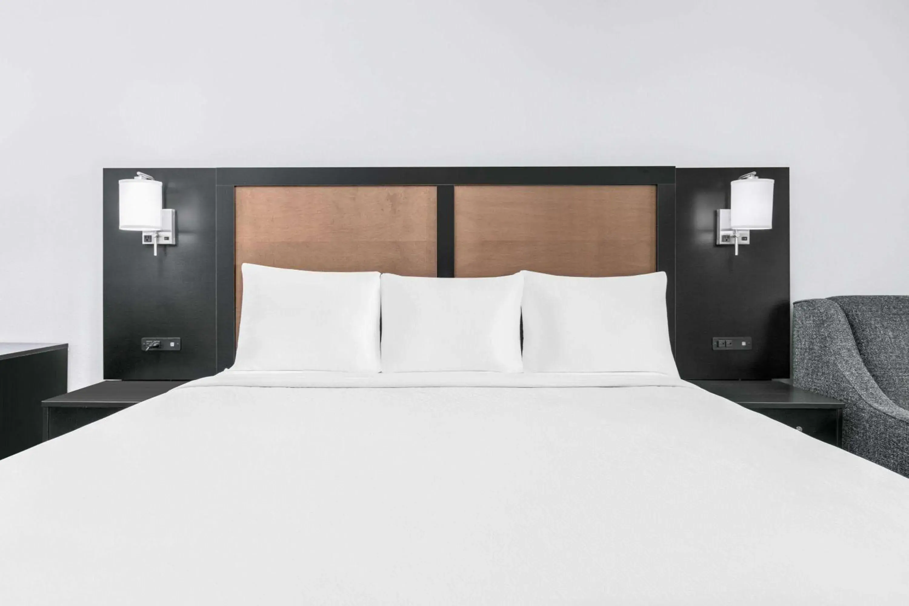 King Suite - Non-Smoking in Baymont by Wyndham Austin University Area King Suite - Non-Smoking in Baymont by Wyndham Austin University Area