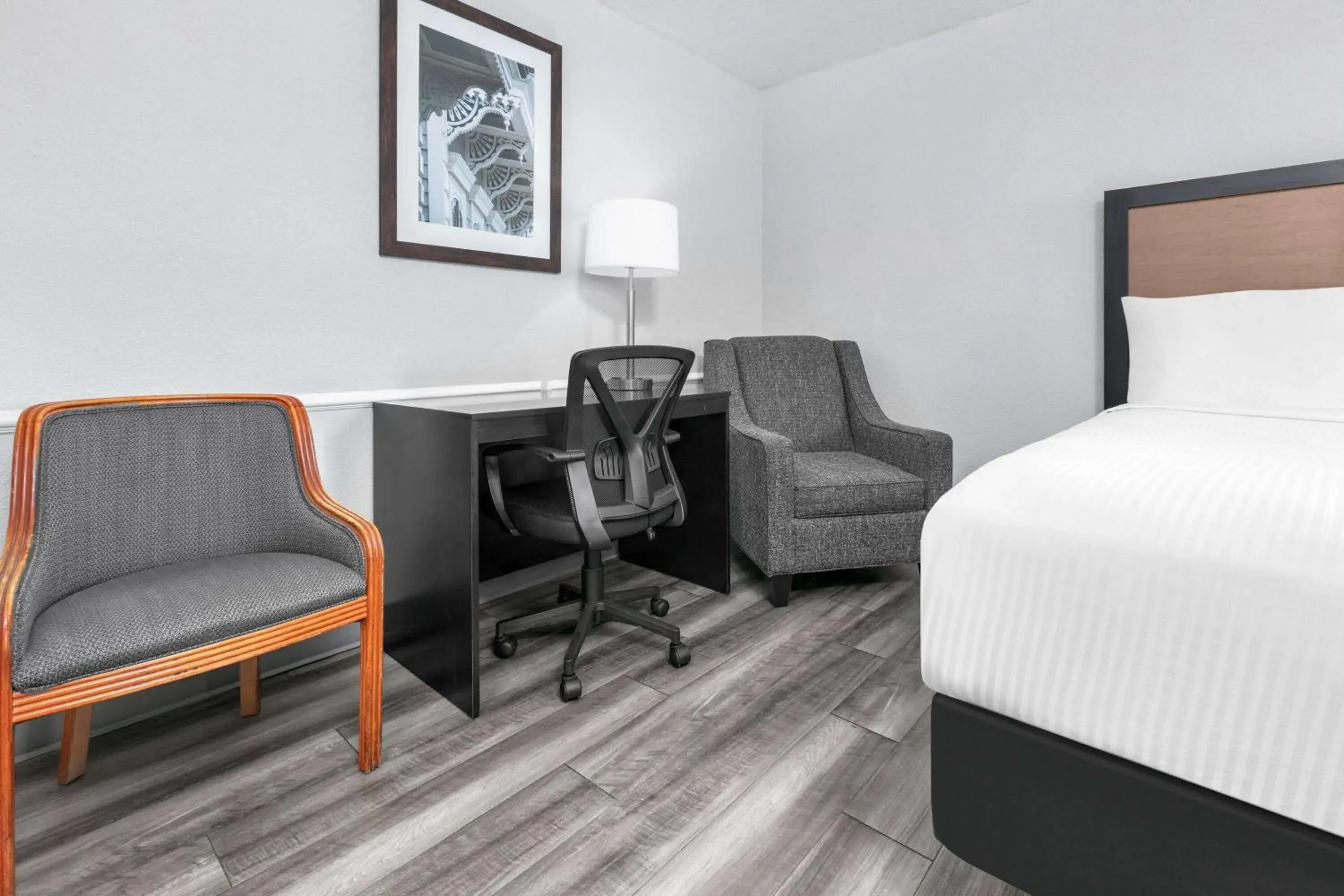 Photo of the whole room, Bed in Baymont by Wyndham Austin University Area Photo of the whole room, Bed in Baymont by Wyndham Austin University Area