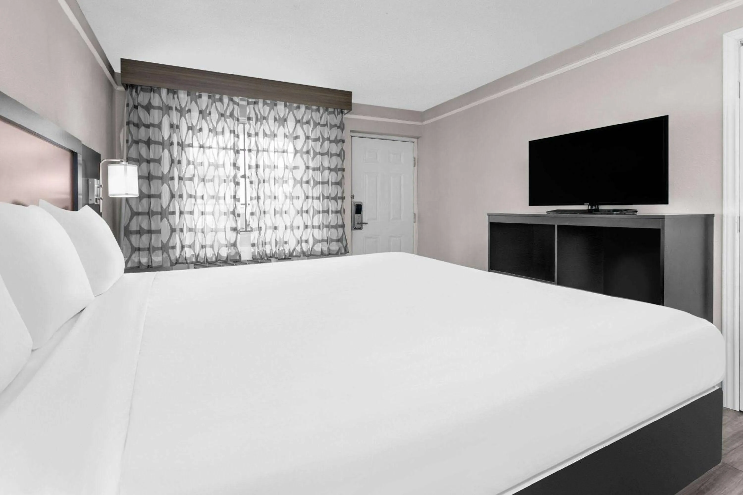 Photo of the whole room, Bed in Baymont by Wyndham Austin University Area