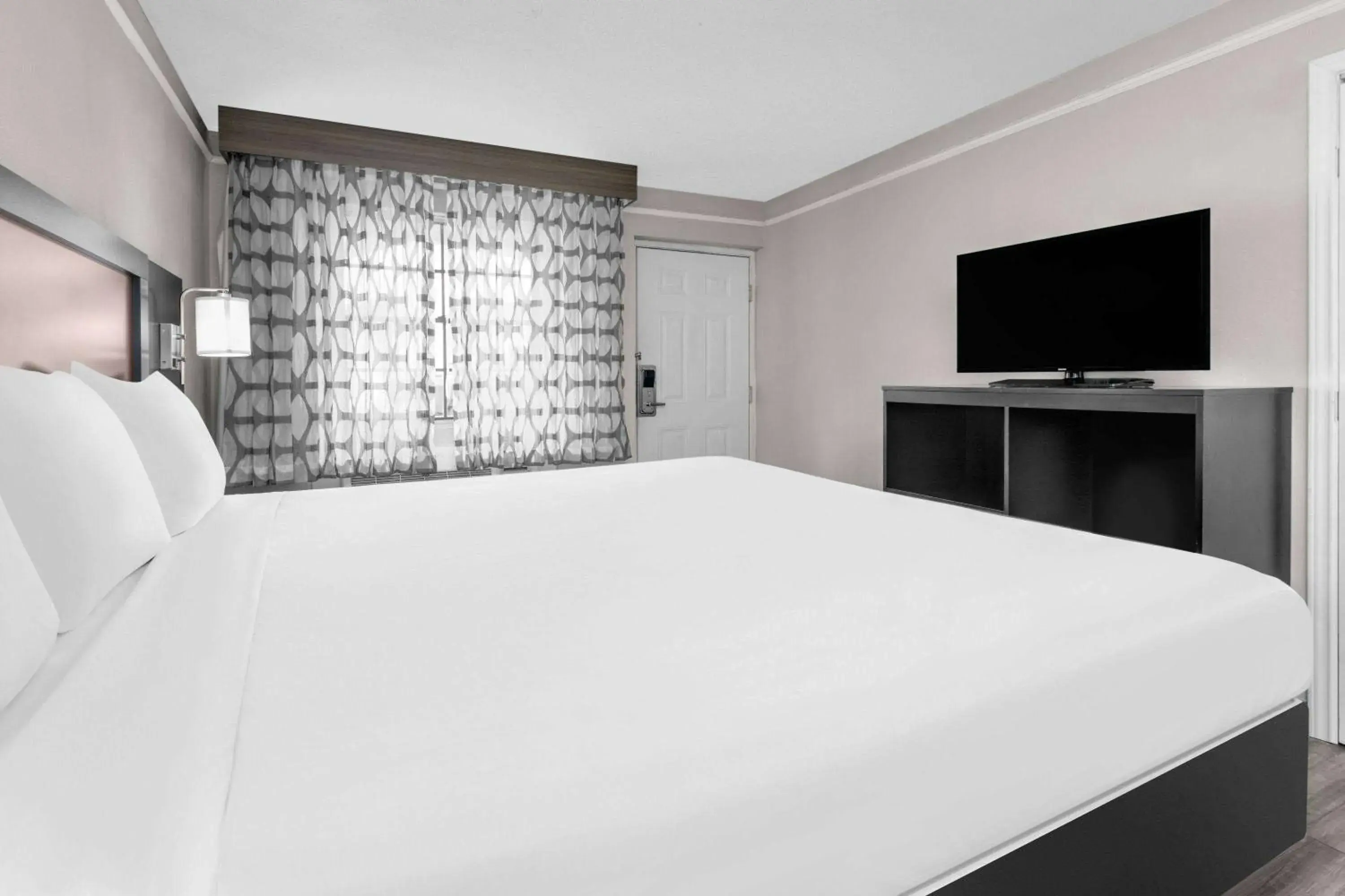 Deluxe King Room in Baymont by Wyndham Austin University Area Deluxe King Room in Baymont by Wyndham Austin University Area