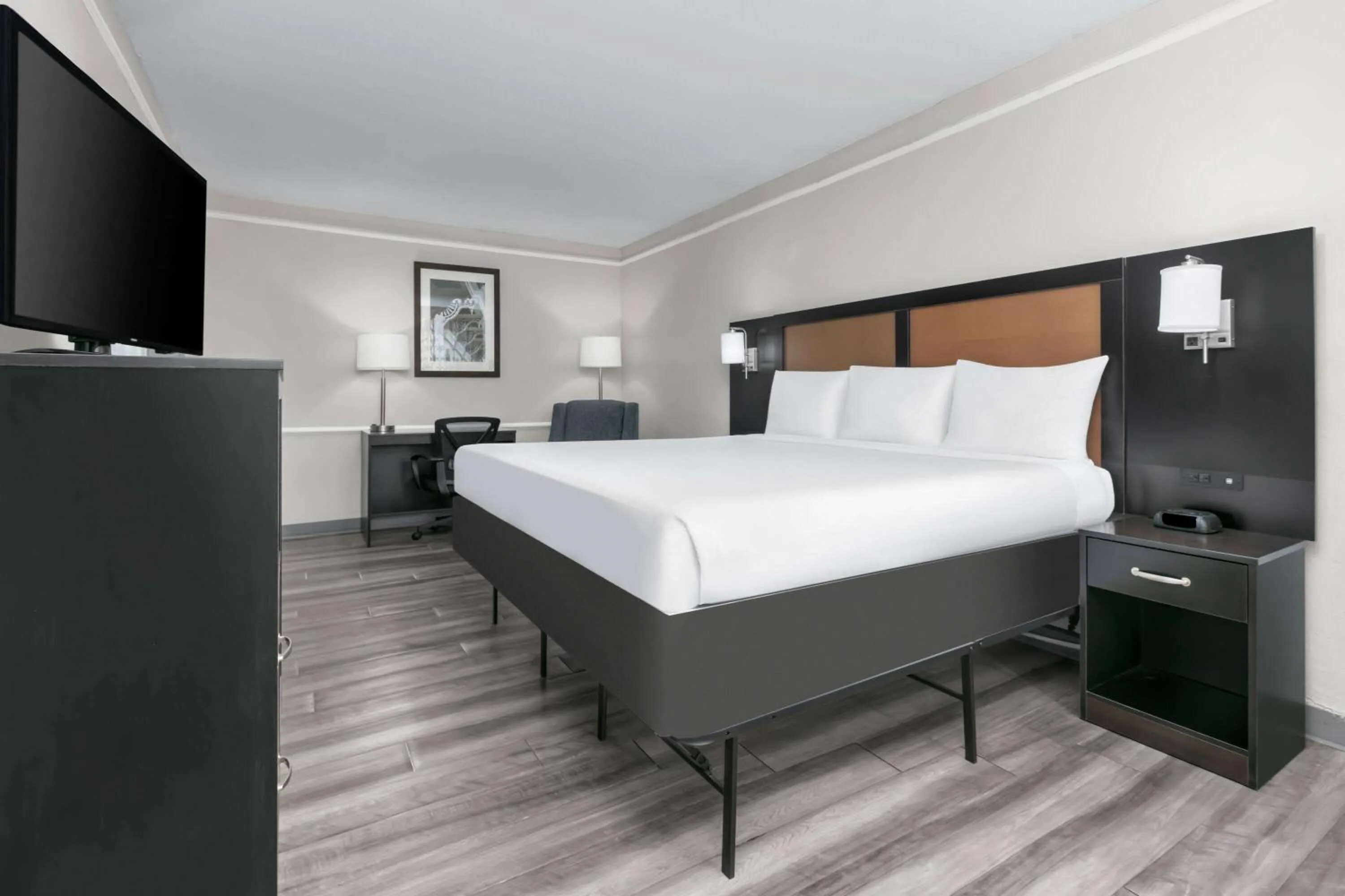 Photo of the whole room, Bed in Baymont by Wyndham Austin University Area