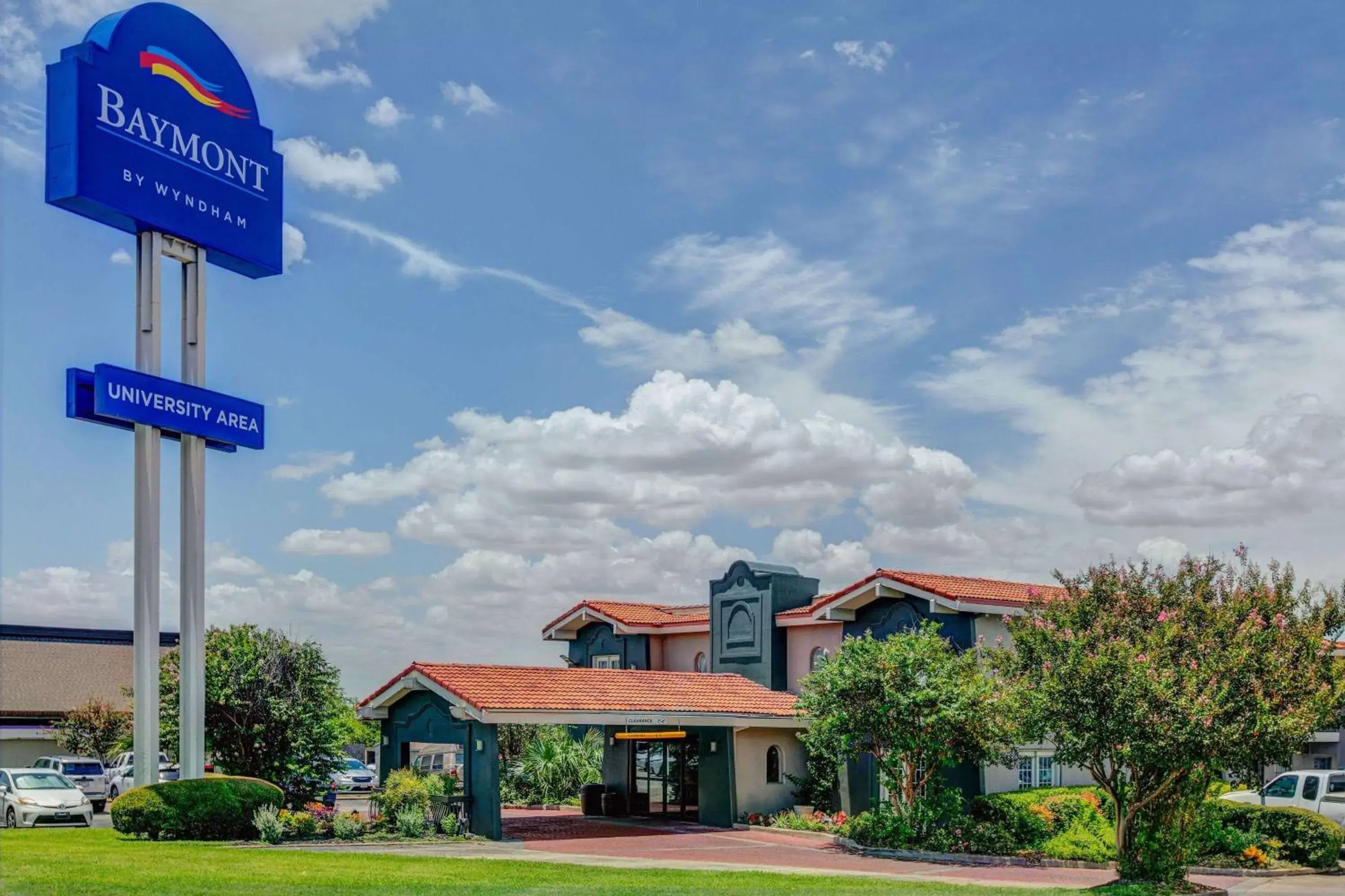 Property building in Baymont by Wyndham Austin University Area Property building in Baymont by Wyndham Austin University Area