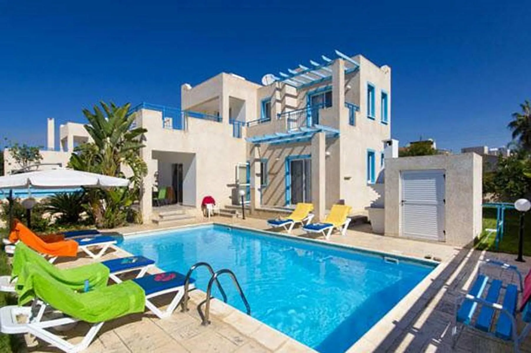 Swimming pool in Philippos Paphos villas - villa 3