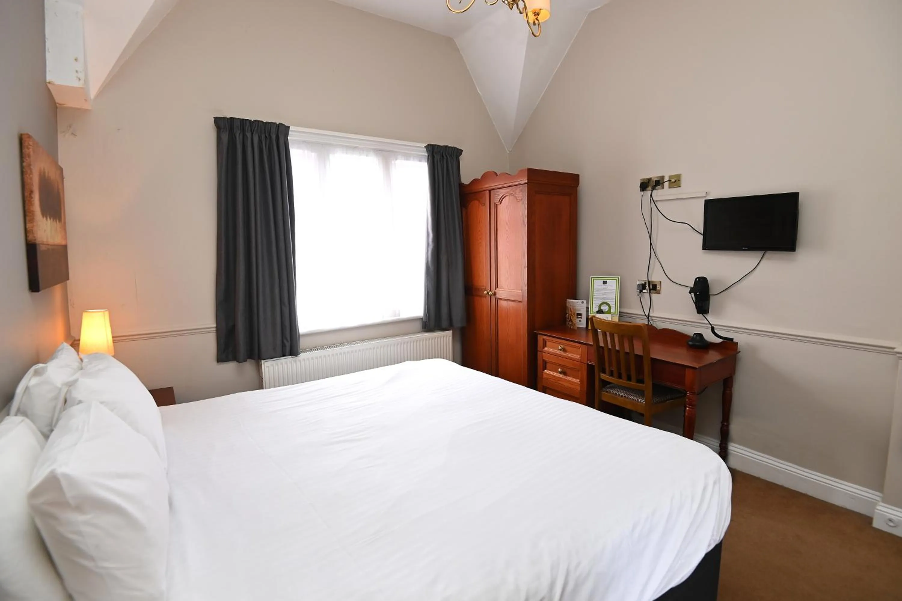 Bedroom, Bed in Original White Hart, Ringwood by Marston's Inns