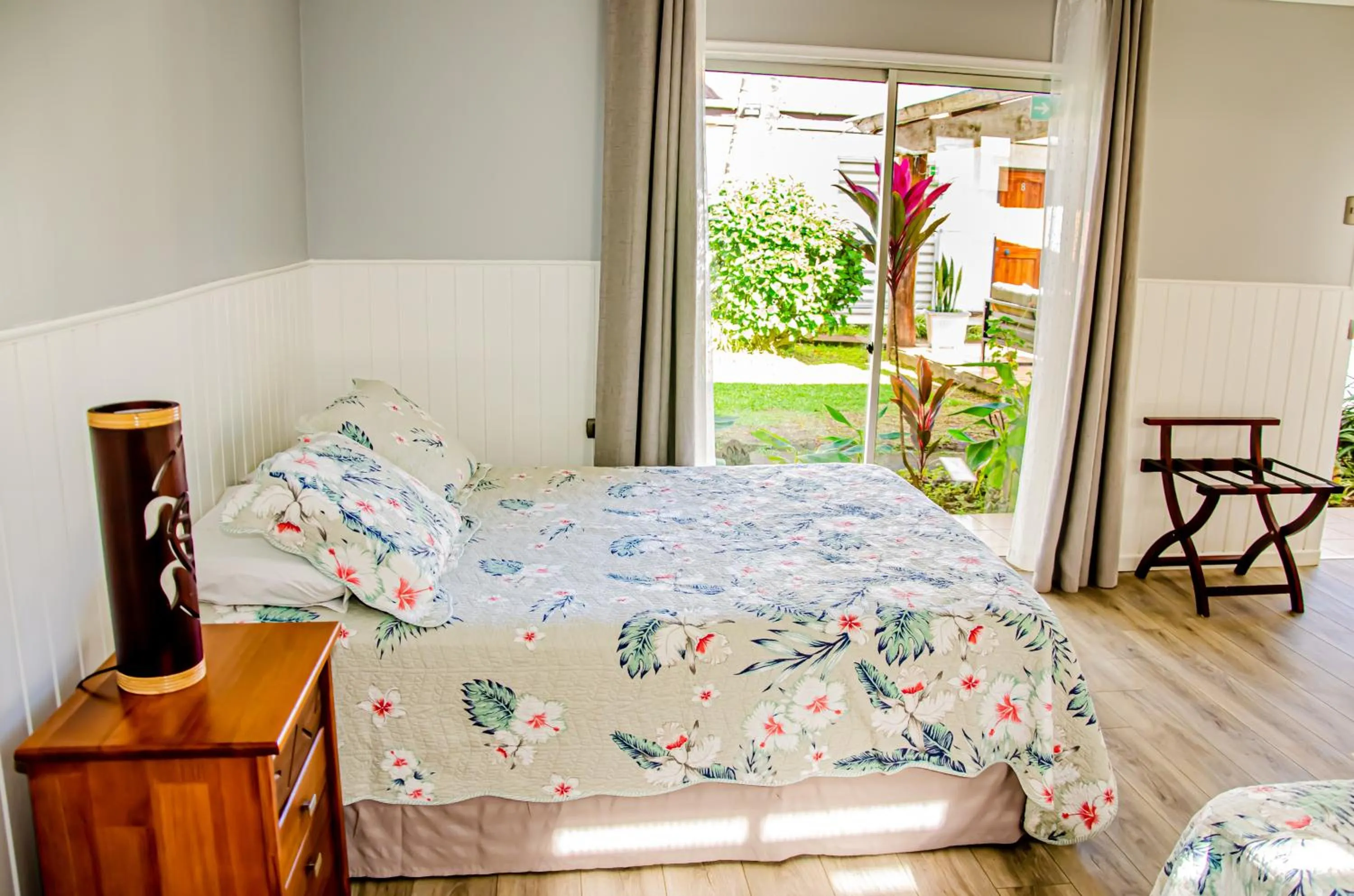 Photo of the whole room, Bed in Inaki Uhi Hotel